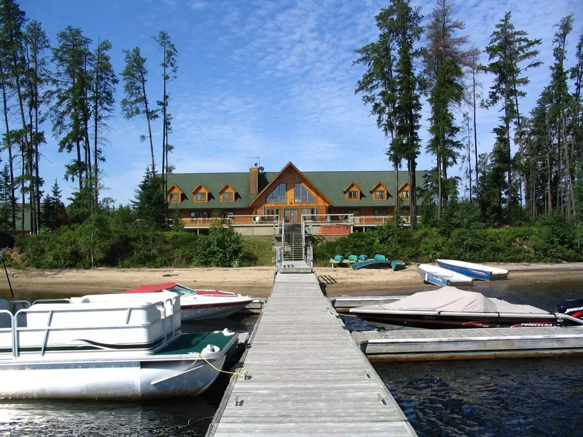 Facade/entrance in Camp Taureau - Altaï Canada