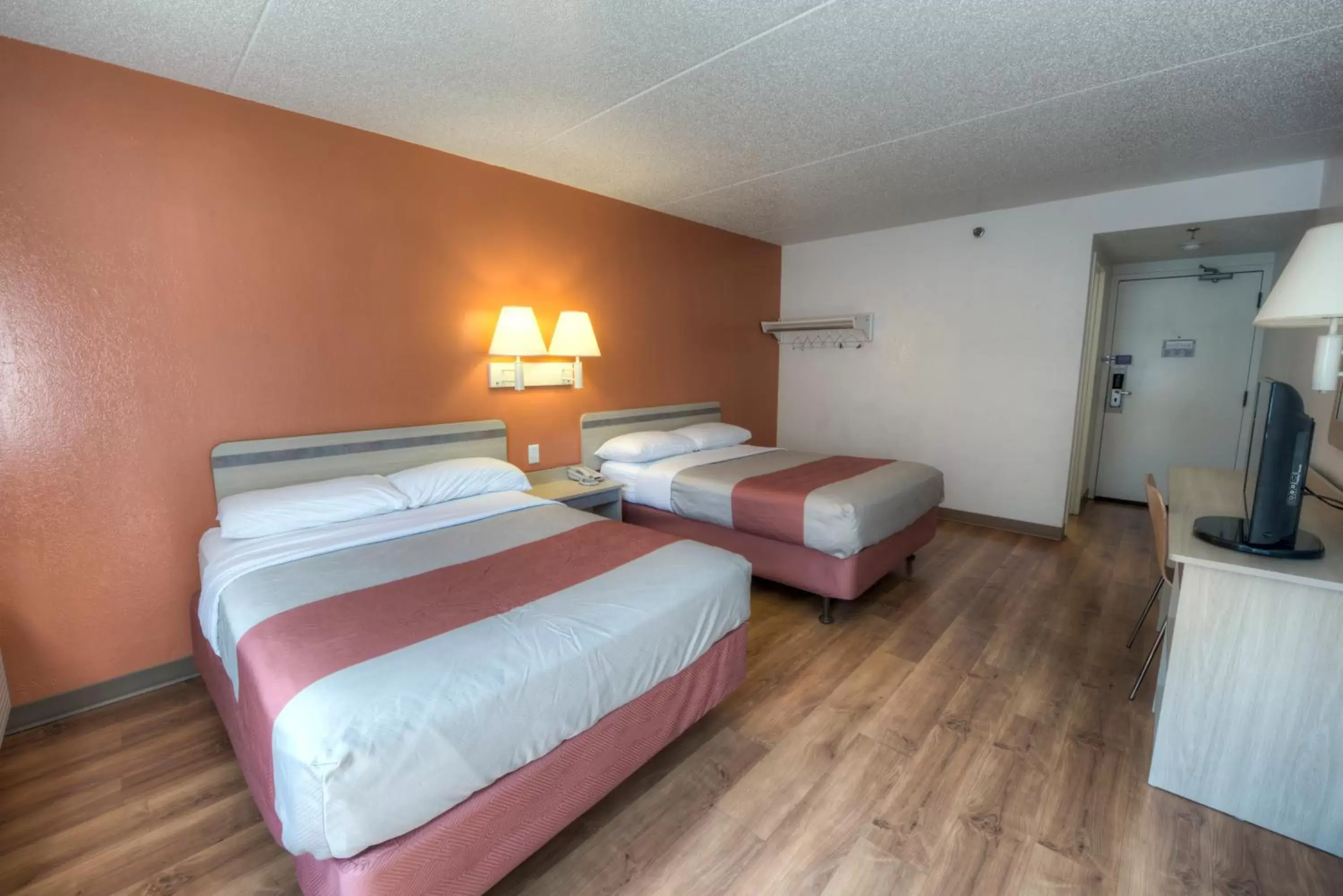 Photo of the whole room, Bed in Motel 6-Branford, CT - New Haven