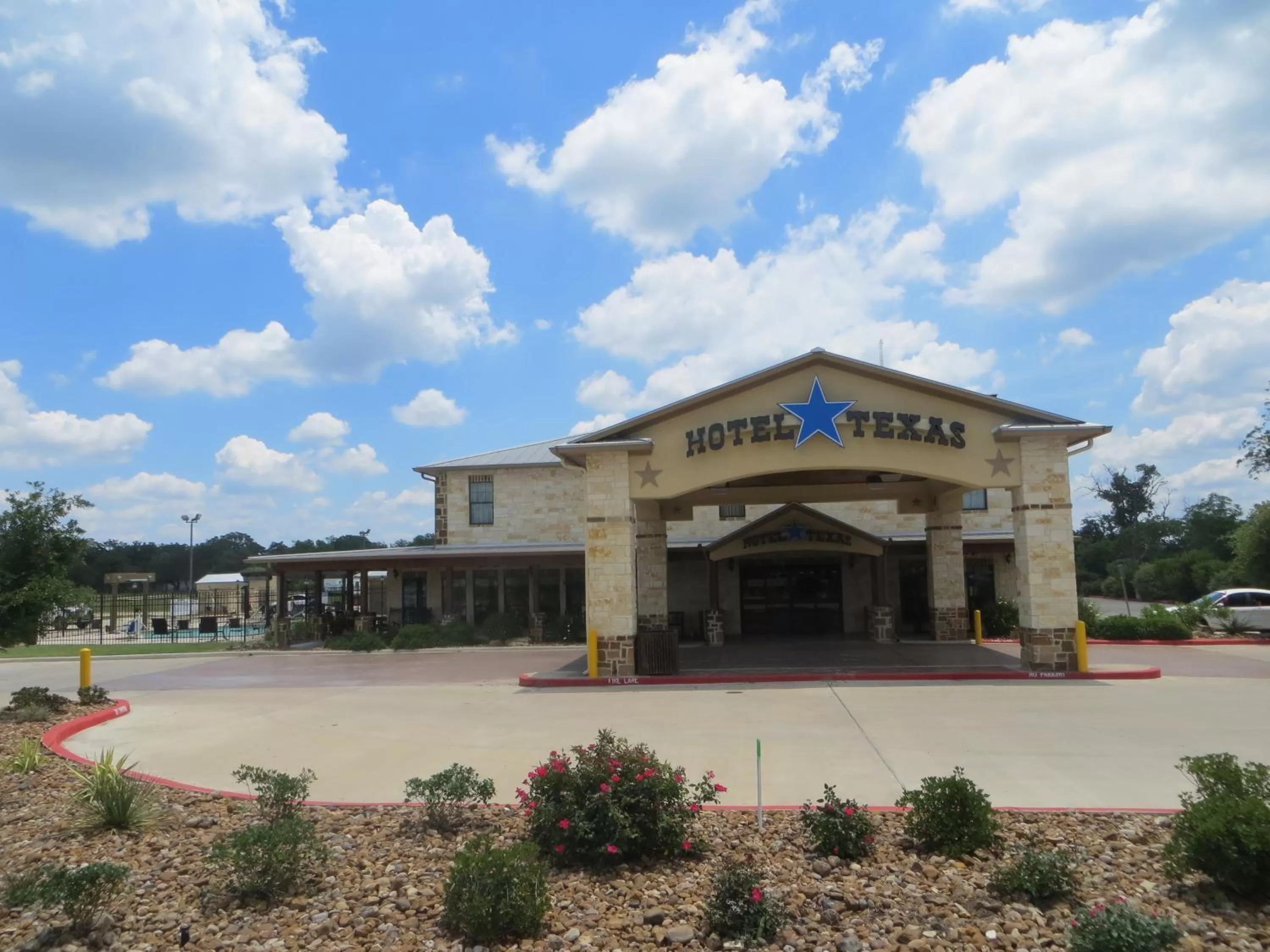 Facade/entrance in Hotel Texas Hallettsville