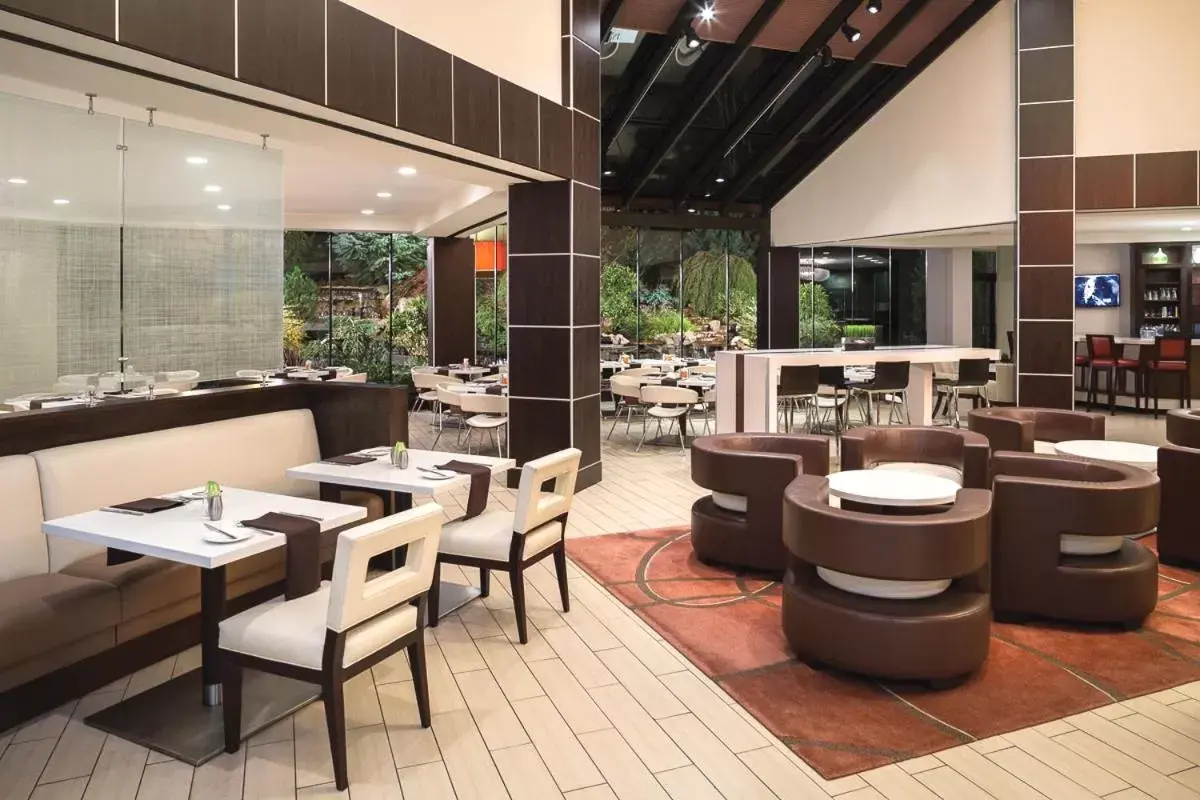 Restaurant/Places to Eat in Hyatt Regency Suites Atlanta Northwest