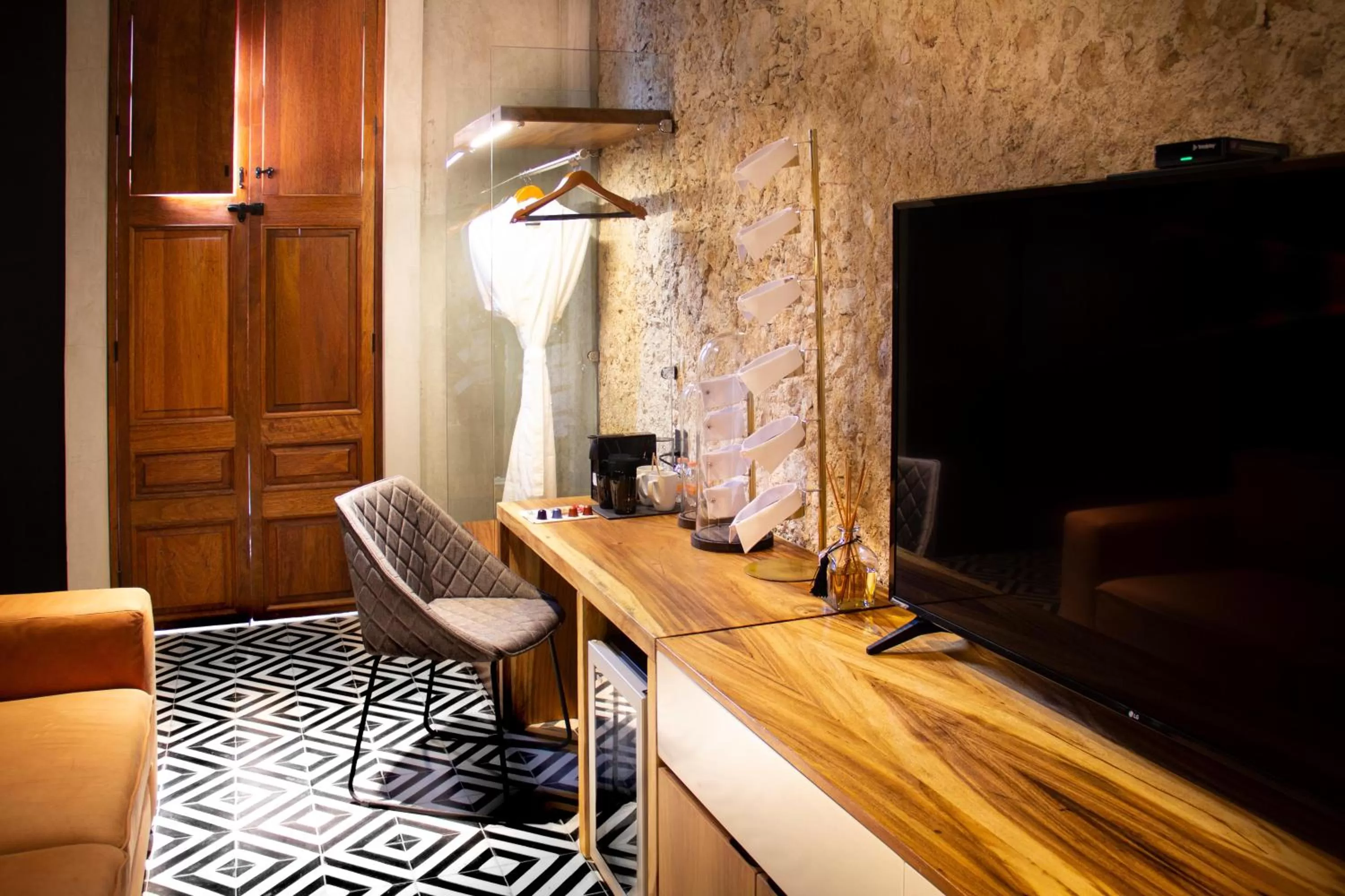 TV and multimedia in Diez Diez Collection