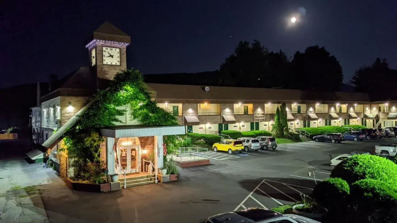 Facade/entrance in The Black Mountain Inn