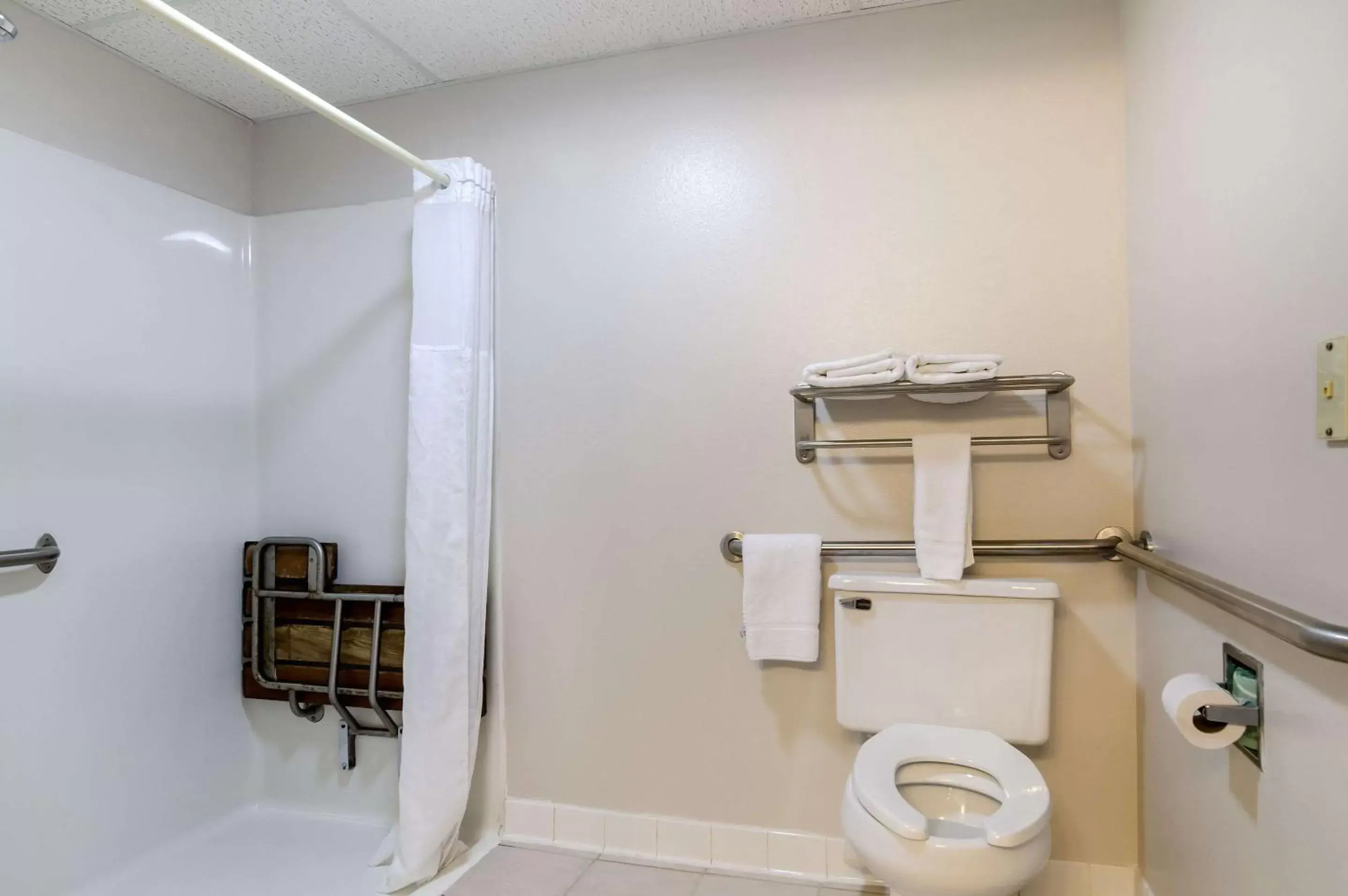 Photo of the whole room, Bathroom in Quality Inn Osceola