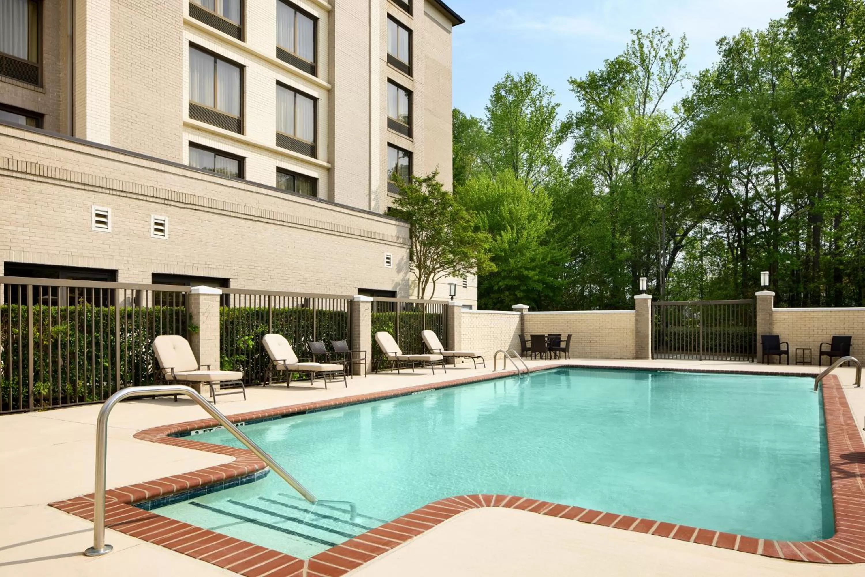 Swimming pool in Holiday Inn Express & Suites Alpharetta by IHG