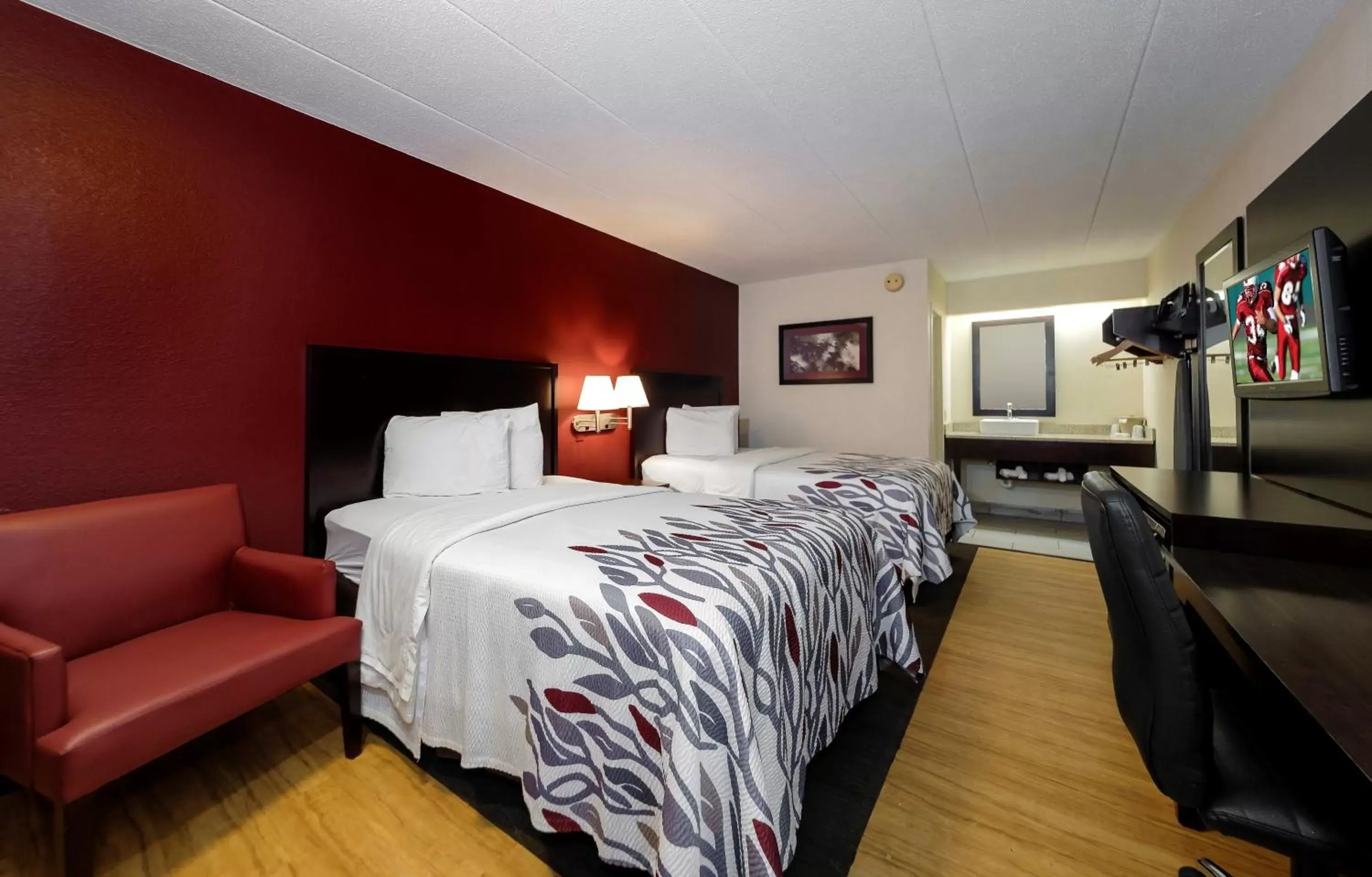 Photo of the whole room, Room Photo in Red Roof Inn Lansing East - MSU