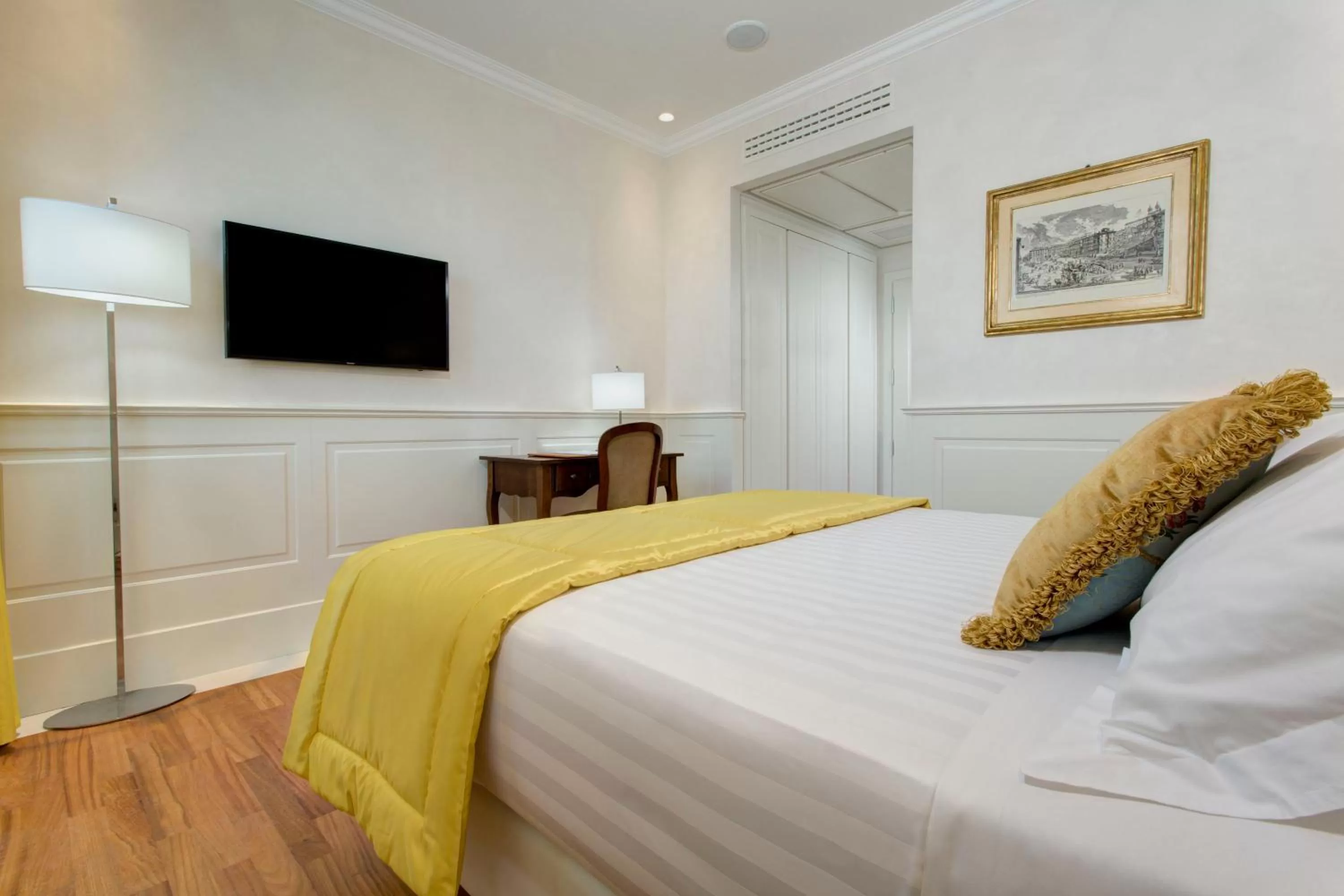 Bedroom, Bed in Hotel Degli Artisti