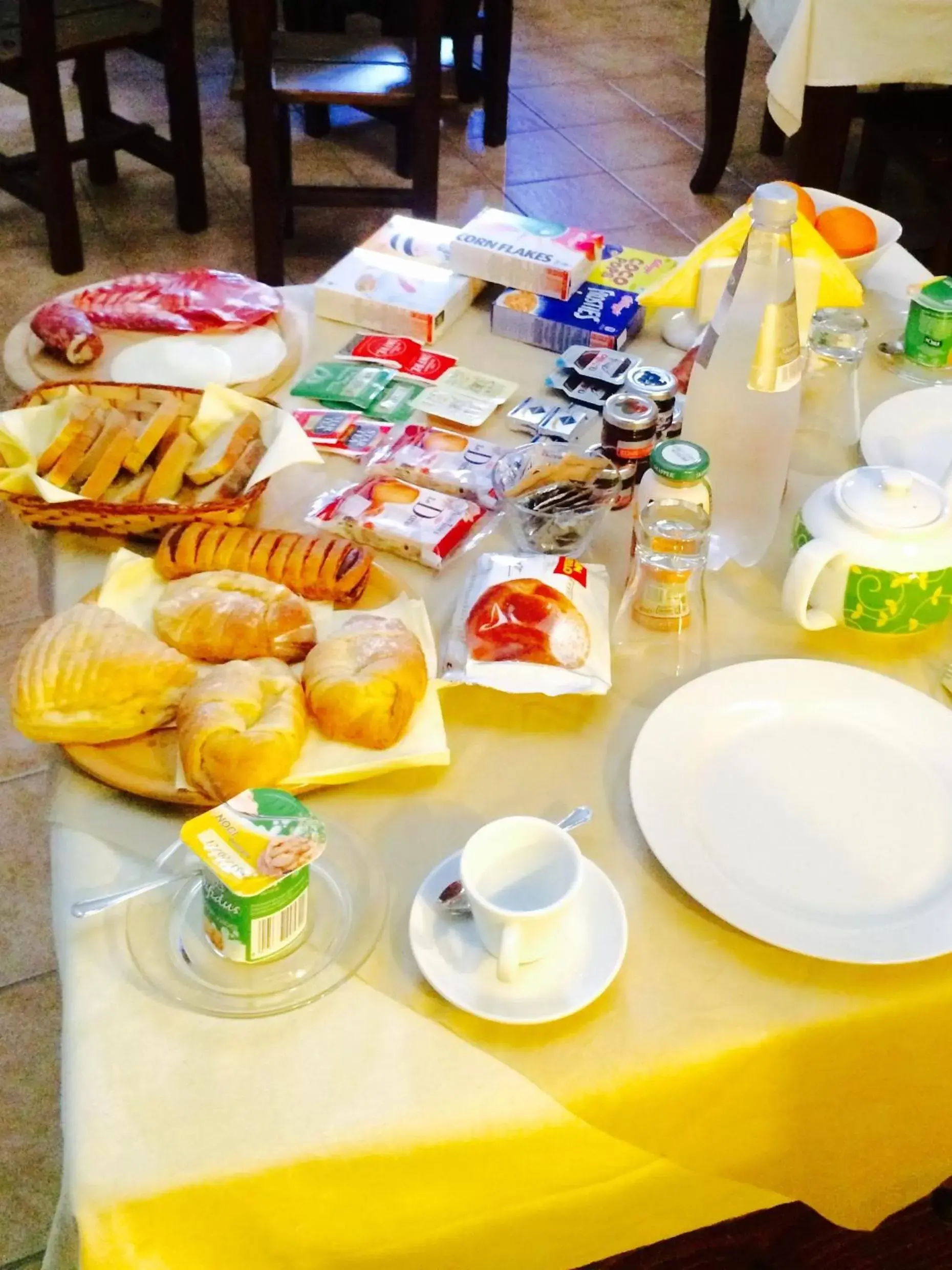 Continental breakfast in Castello Conti Filo