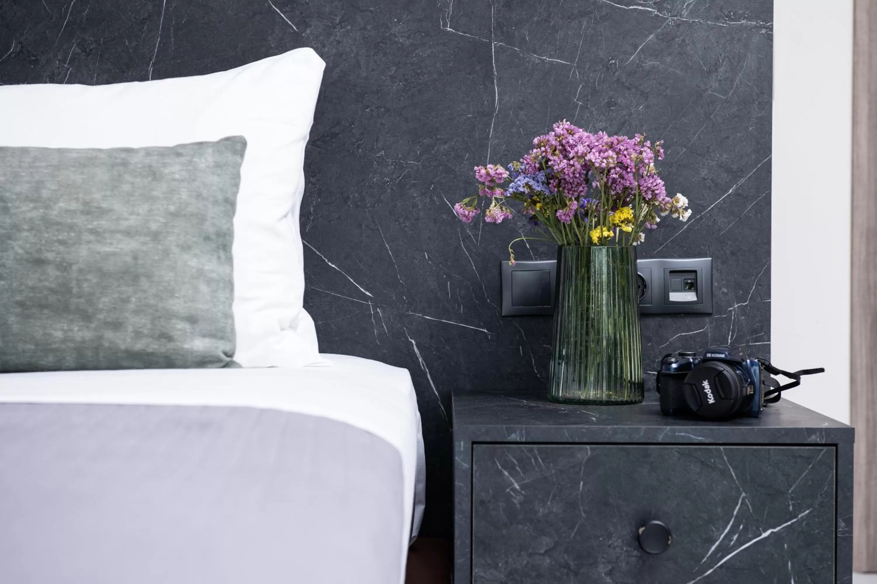 Photo of the whole room, Bed in Enattica Suites