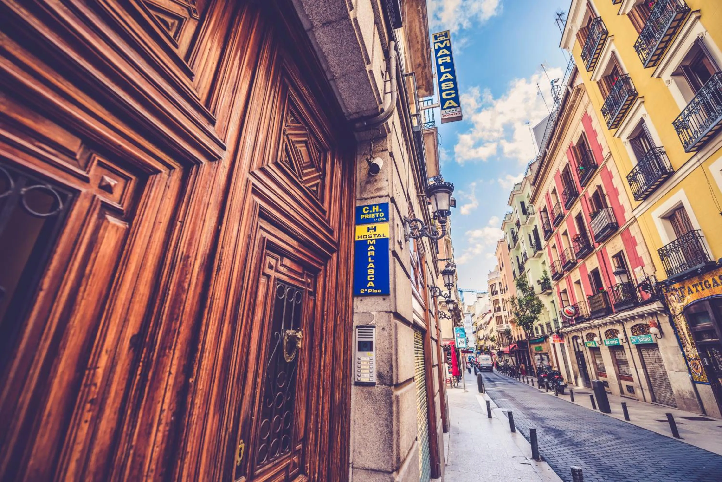 Facade/entrance in Hostal Marlasca