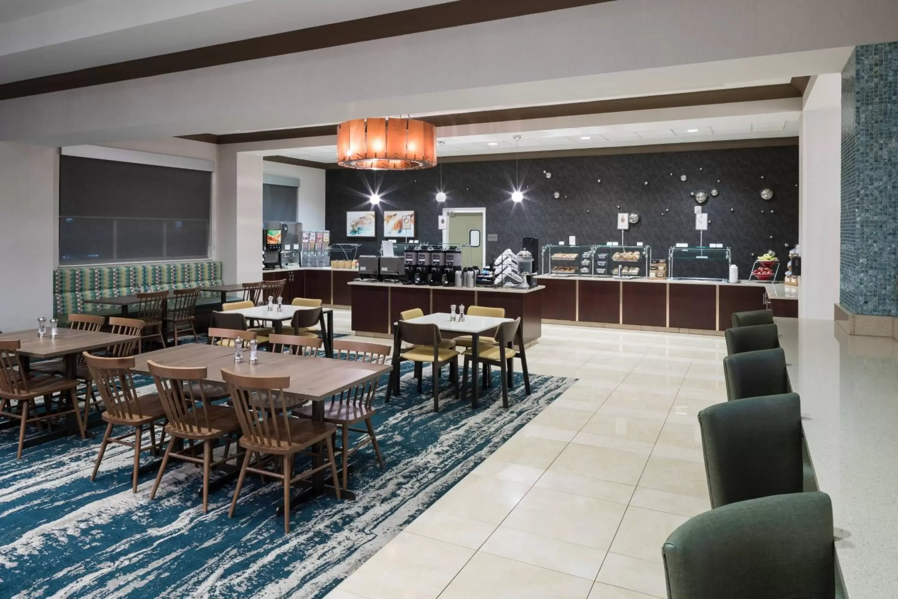 Restaurant/Places to Eat in Fairfield Inn Suites by Marriott Orlando At SeaWorld