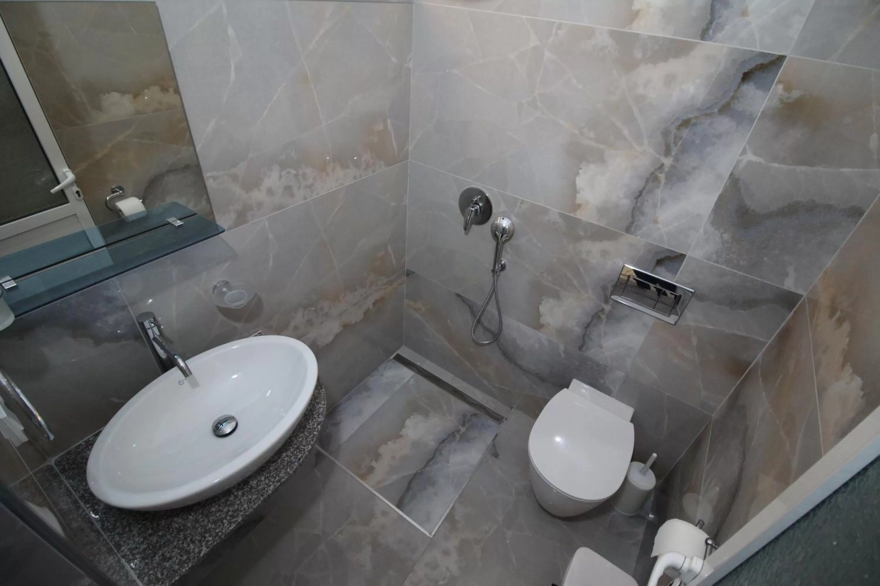 Bathroom in Murati Suites Sarandë