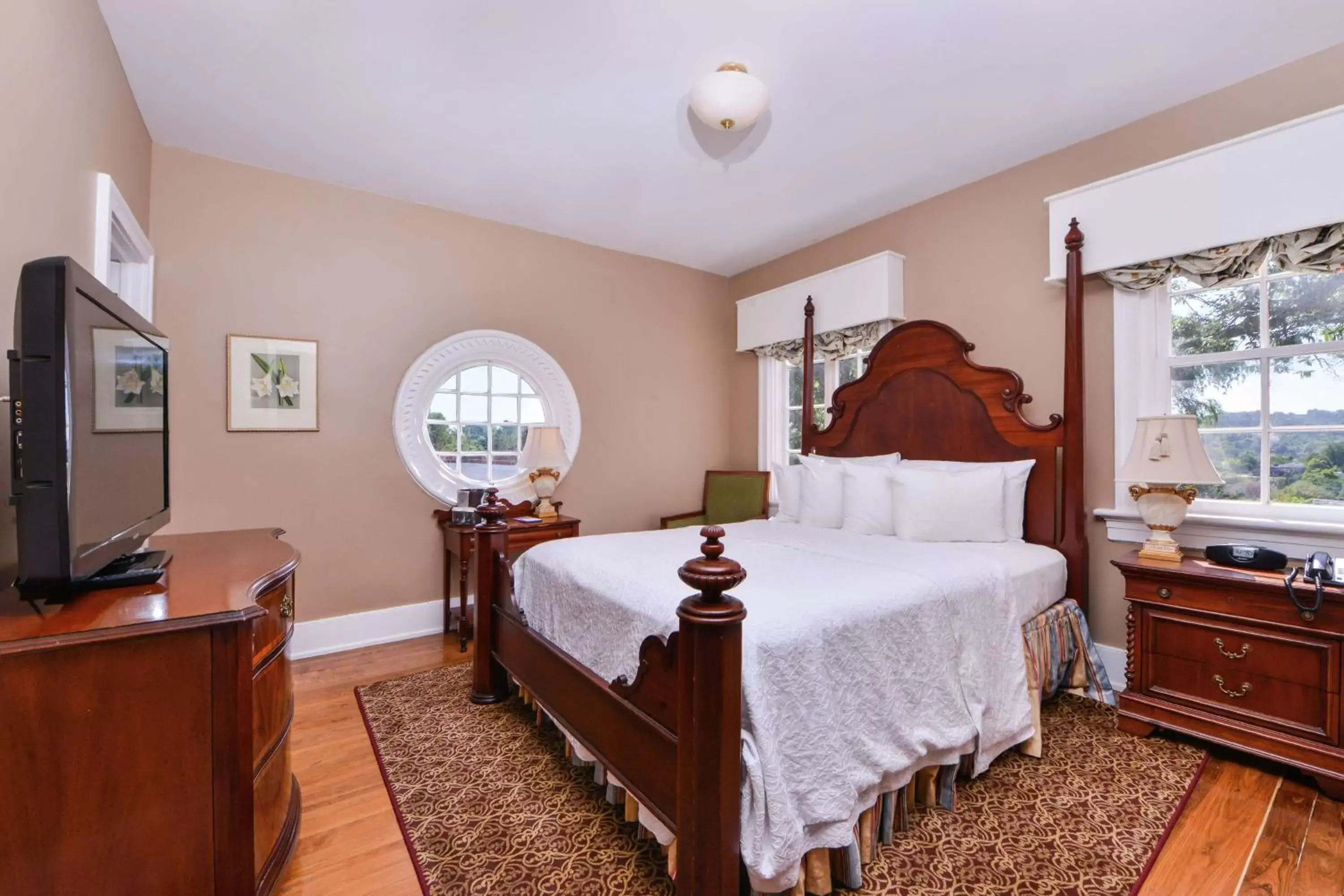 Bed in Hampton Inn Lexington Historic Area
