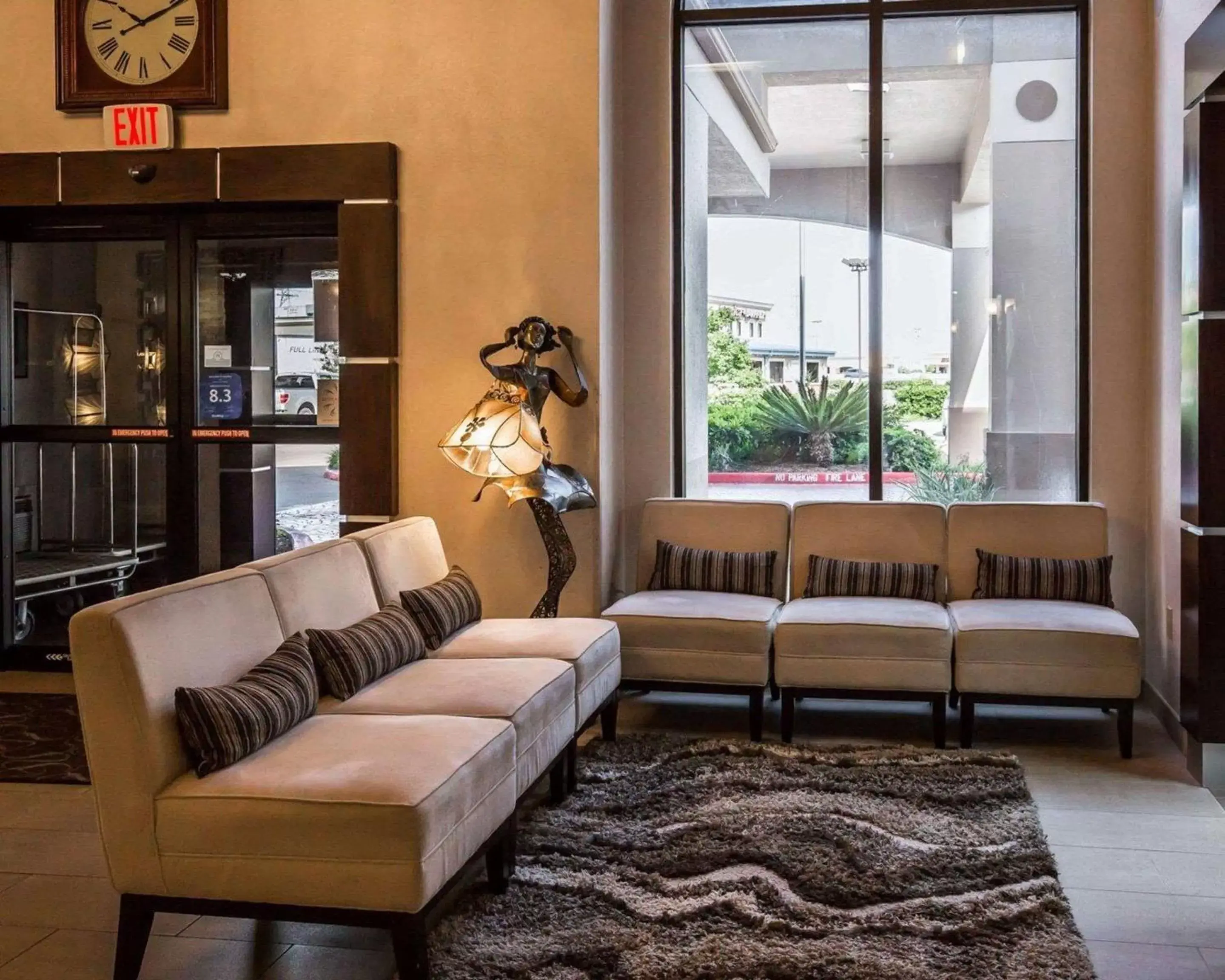 Lobby or reception, Seating Area in Comfort Suites Stafford Near Sugarland