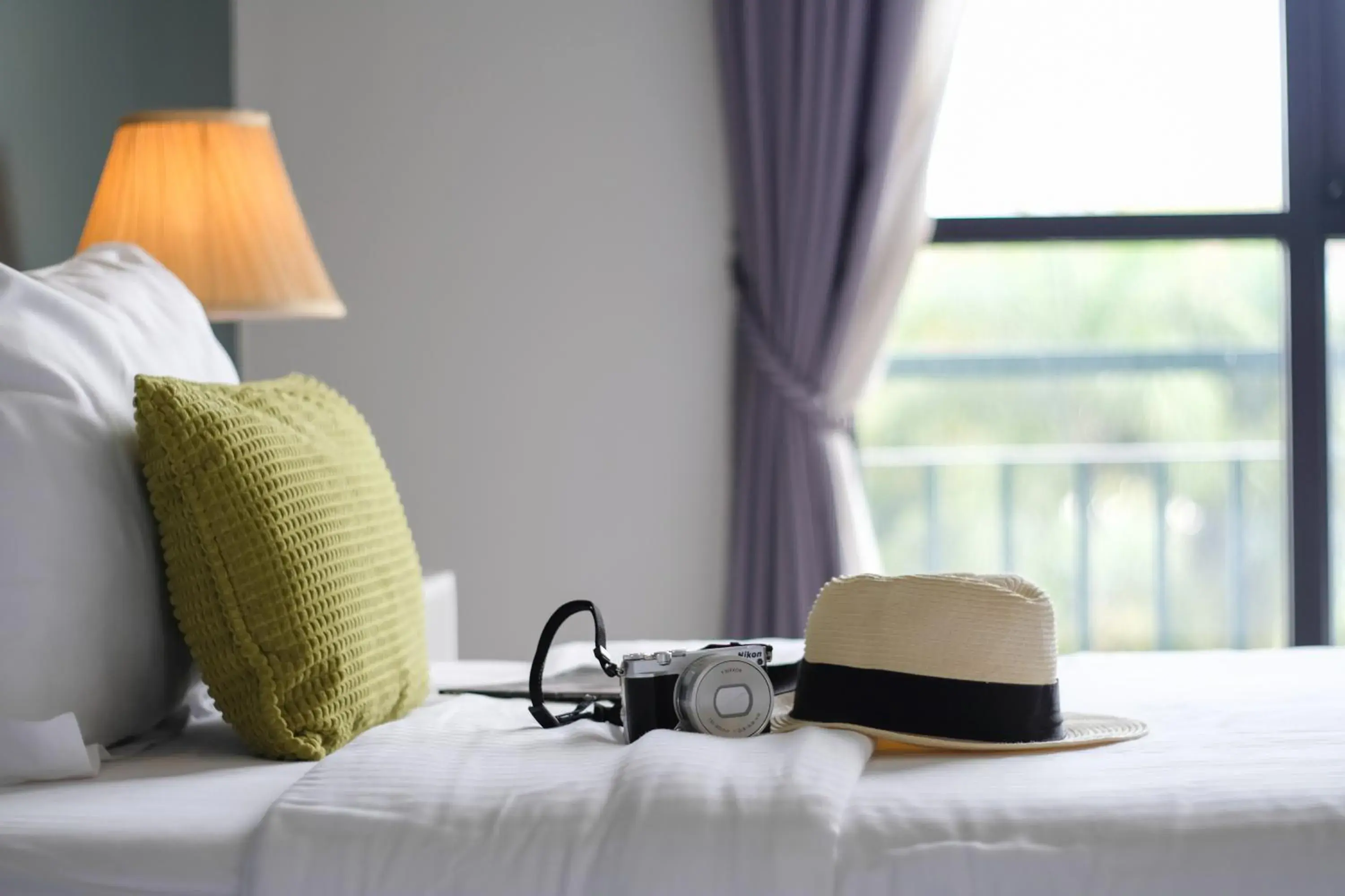 Bed, Seating Area in H Hotel Phrasing