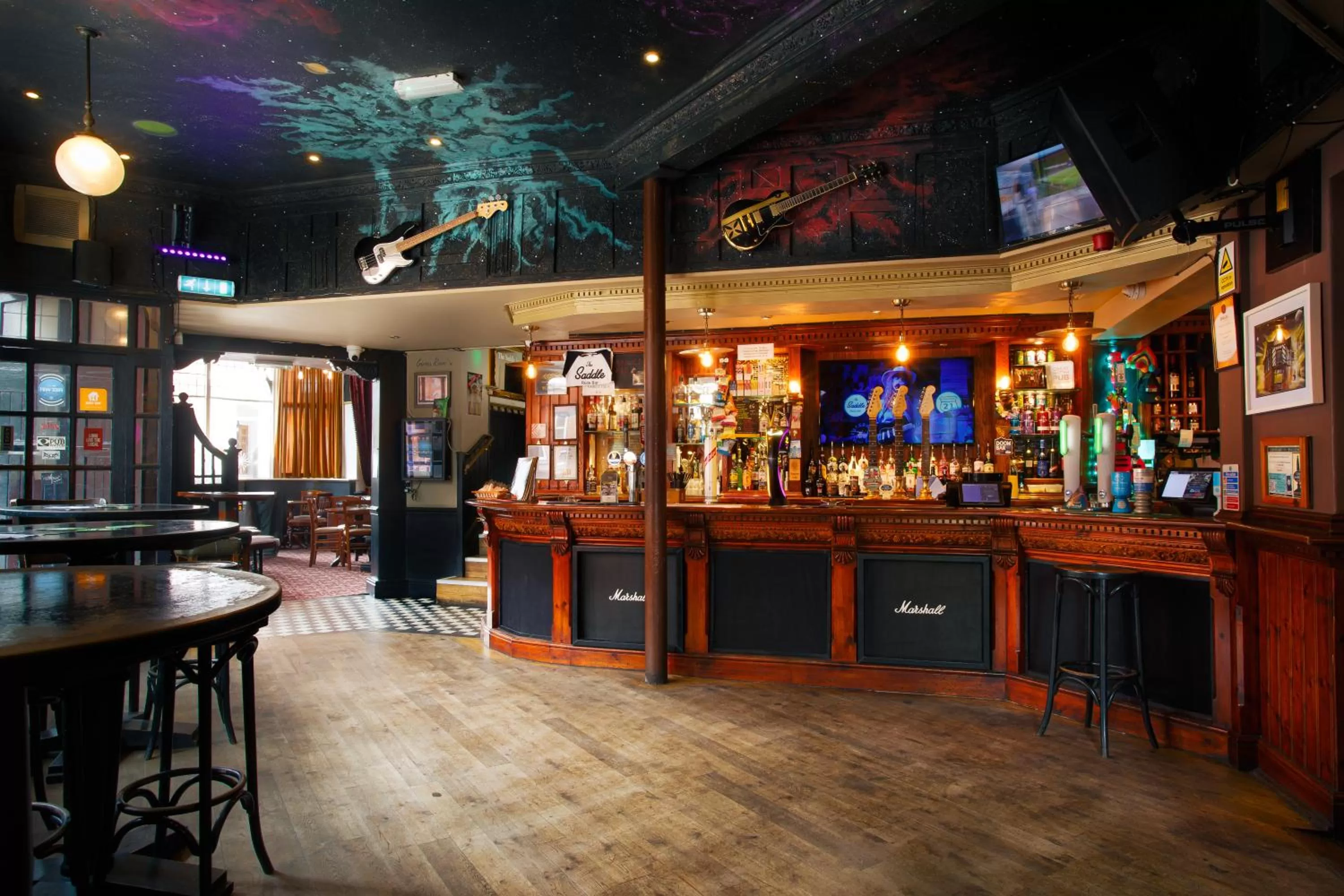 oven in The Saddle Inn