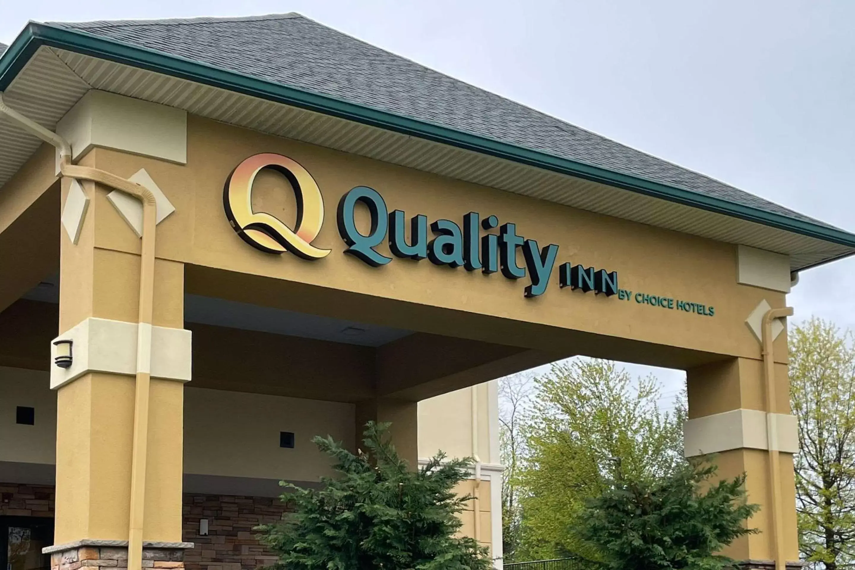 Property building in Quality Inn Hackettstown - Long Valley