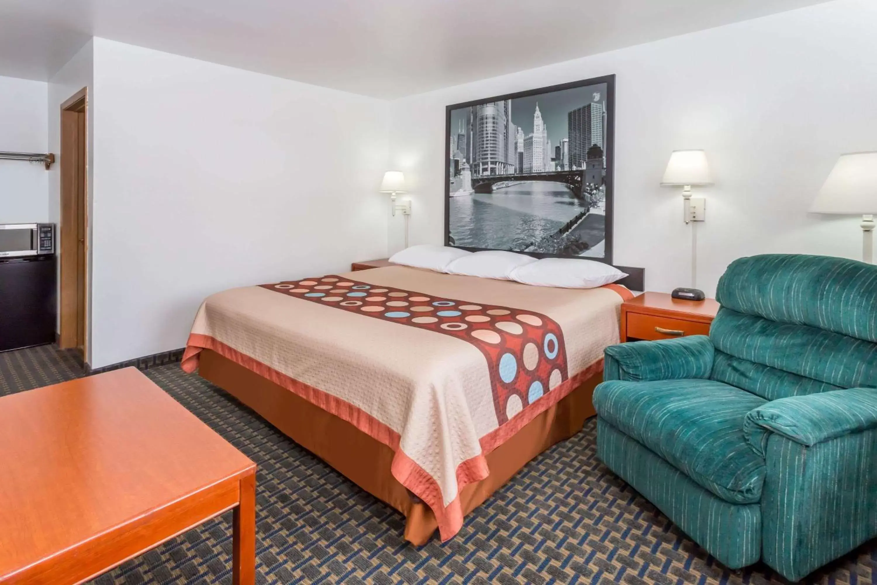 Photo of the whole room, Bed in Super 8 by Wyndham Rock Falls Sterling Area Photo of the whole room, Bed in Super 8 by Wyndham Rock Falls Sterling Area