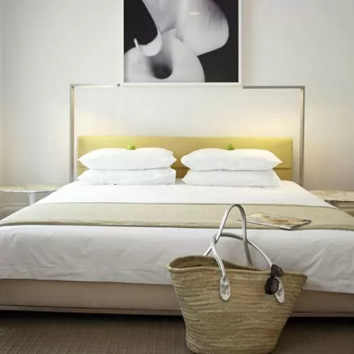 Bed in The Sumner Hotel