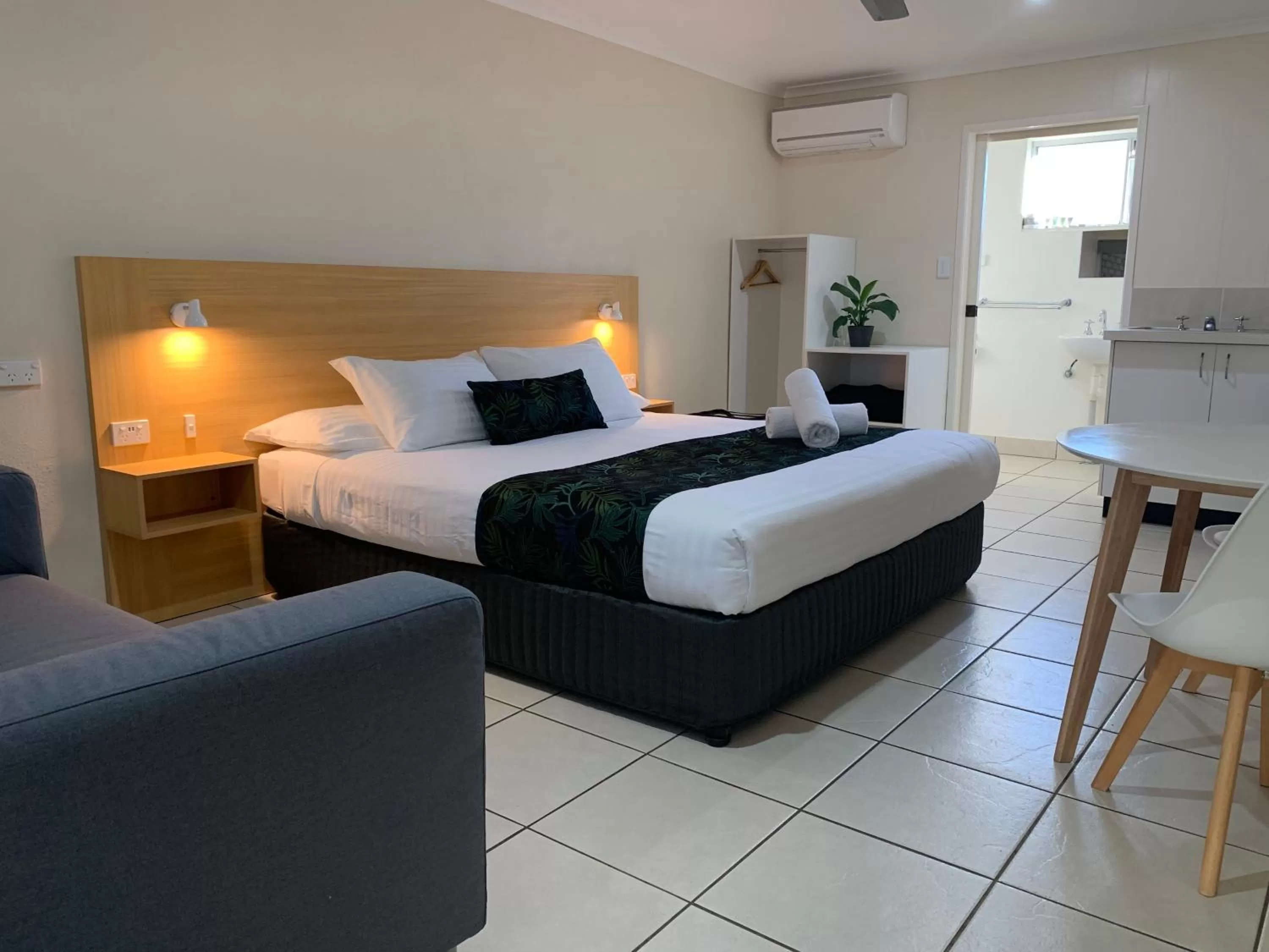 Bed in Tin Can Bay Motel