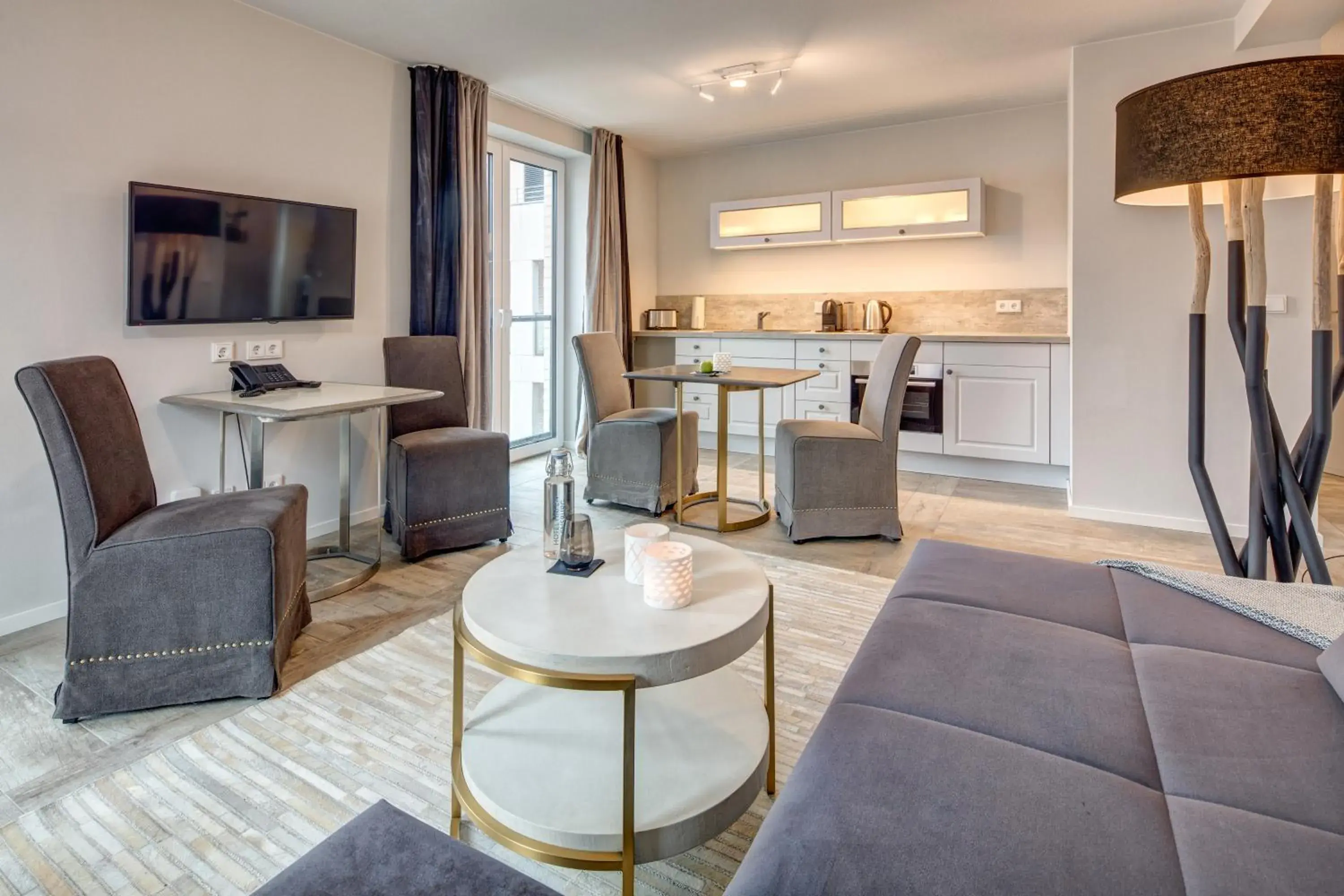 Kitchen or kitchenette, Seating Area in Hotel Hafen Flensburg