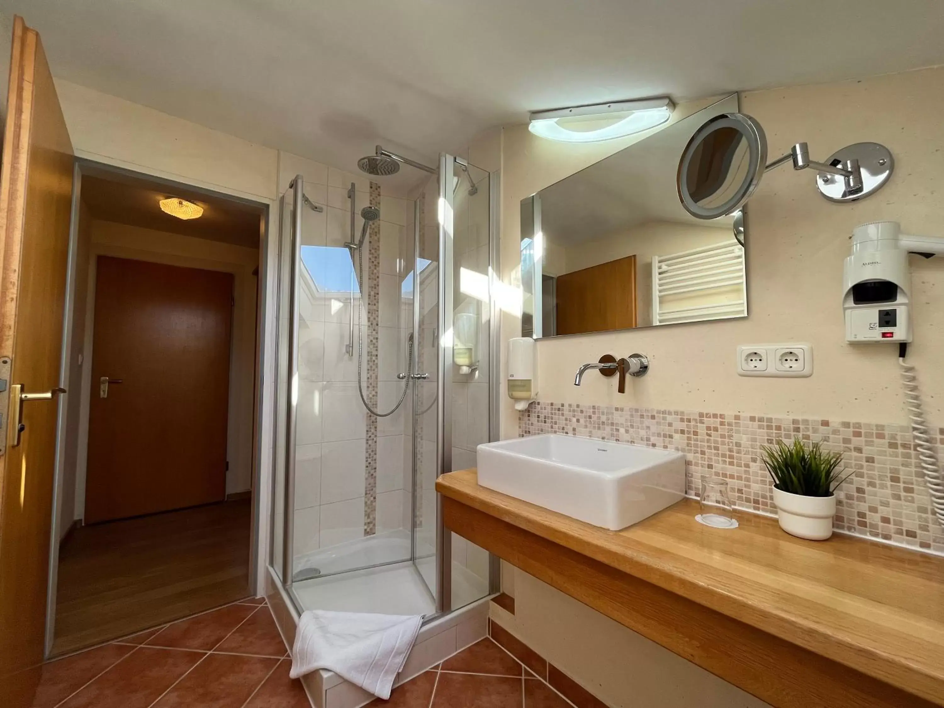 Shower, Bathroom in Hotel Garni Brunnthaler