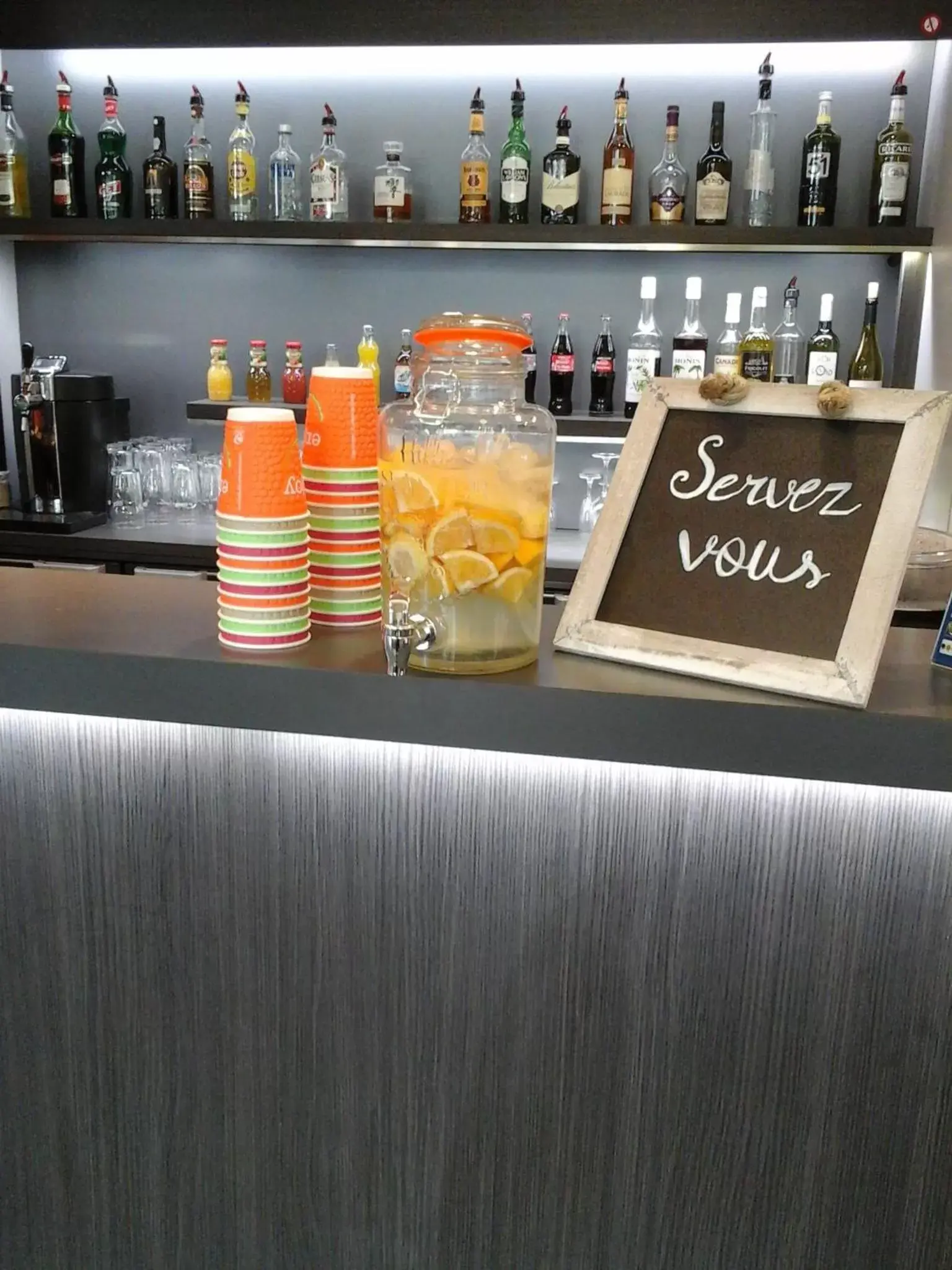 Lounge or bar in ibis Styles Caen centre gare