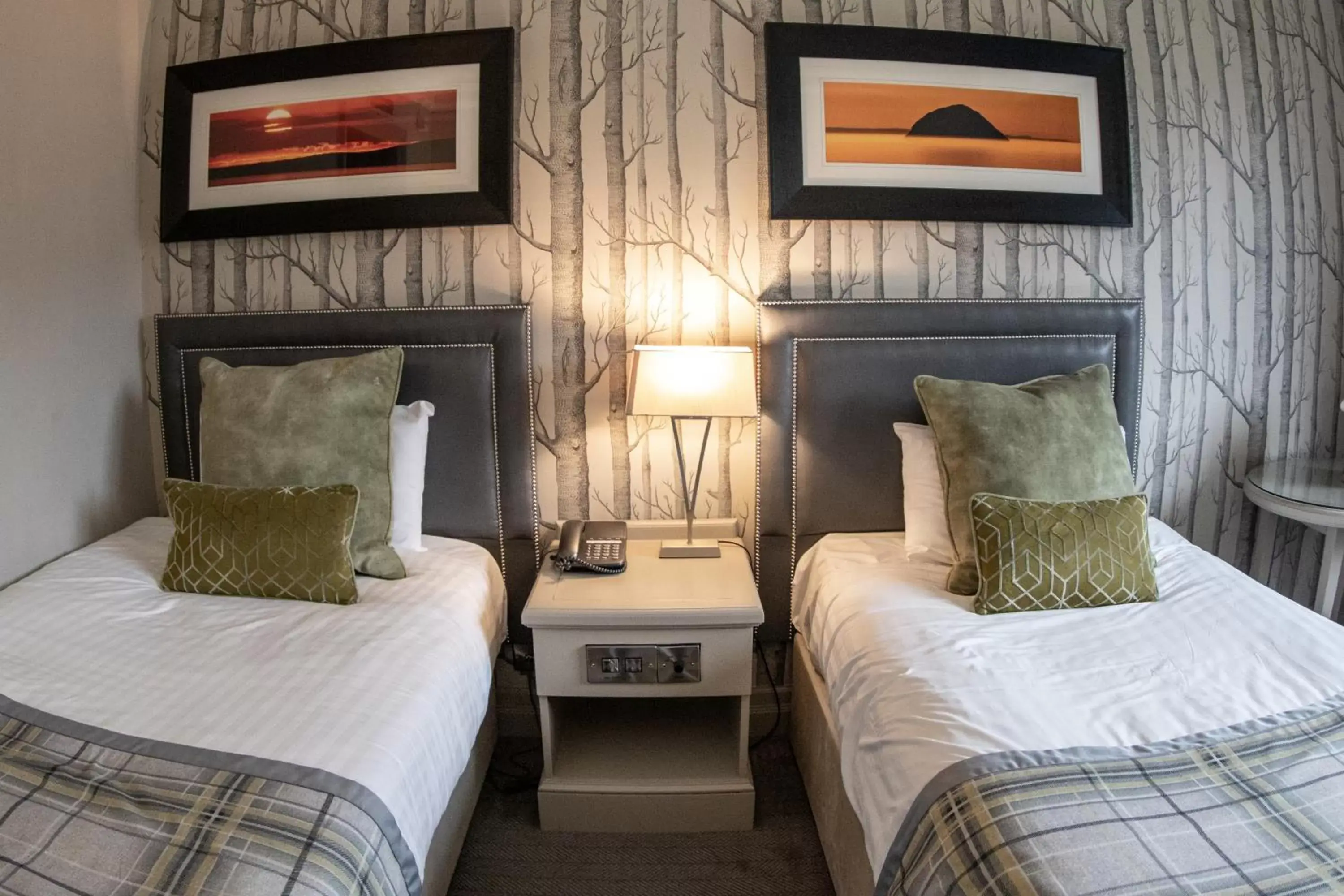 Bed in Riverside Lodge Hotel