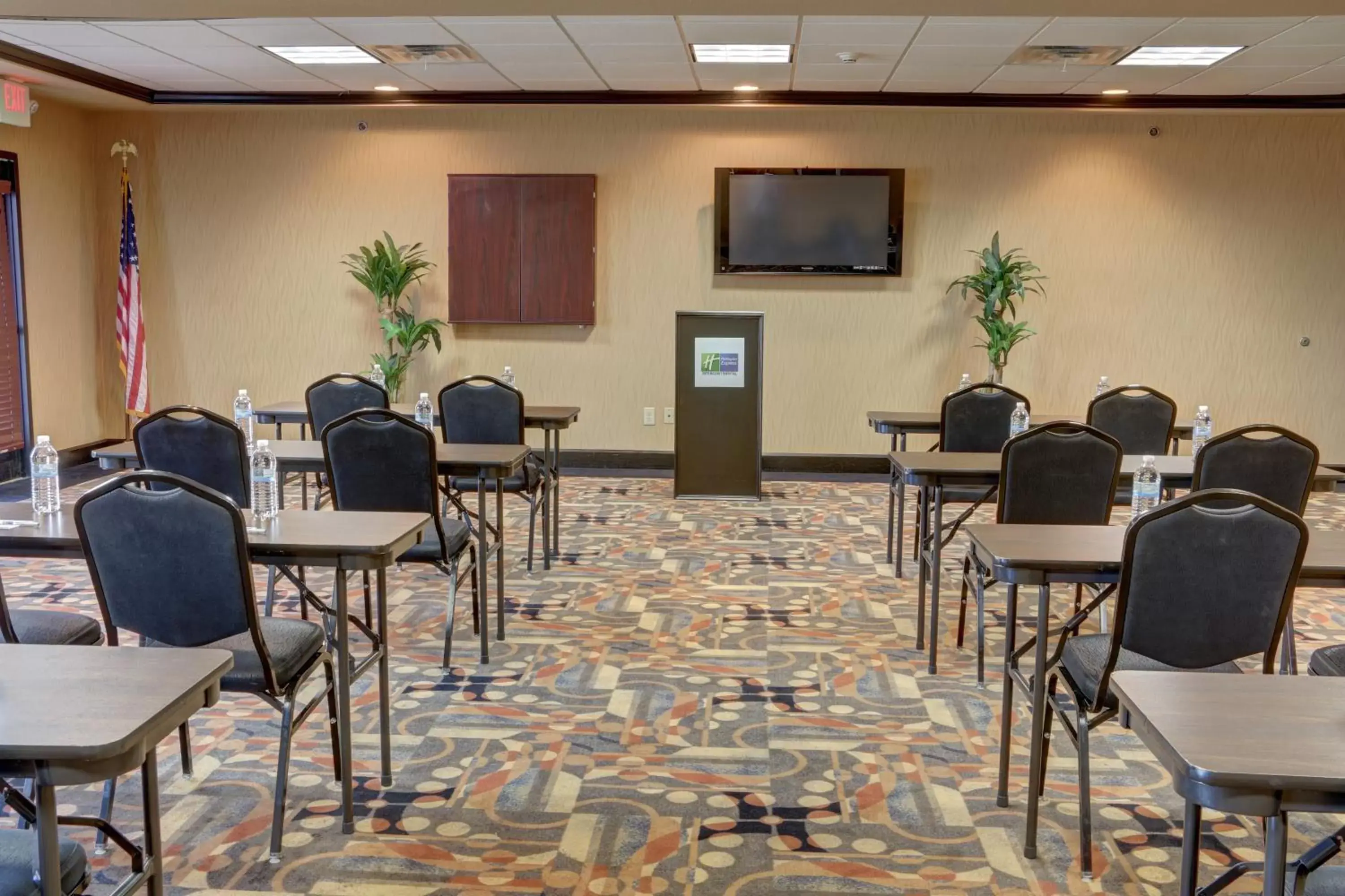 Meeting/conference room in Holiday Inn Express Hotel & Suites Texarkana East, an IHG Hotel
