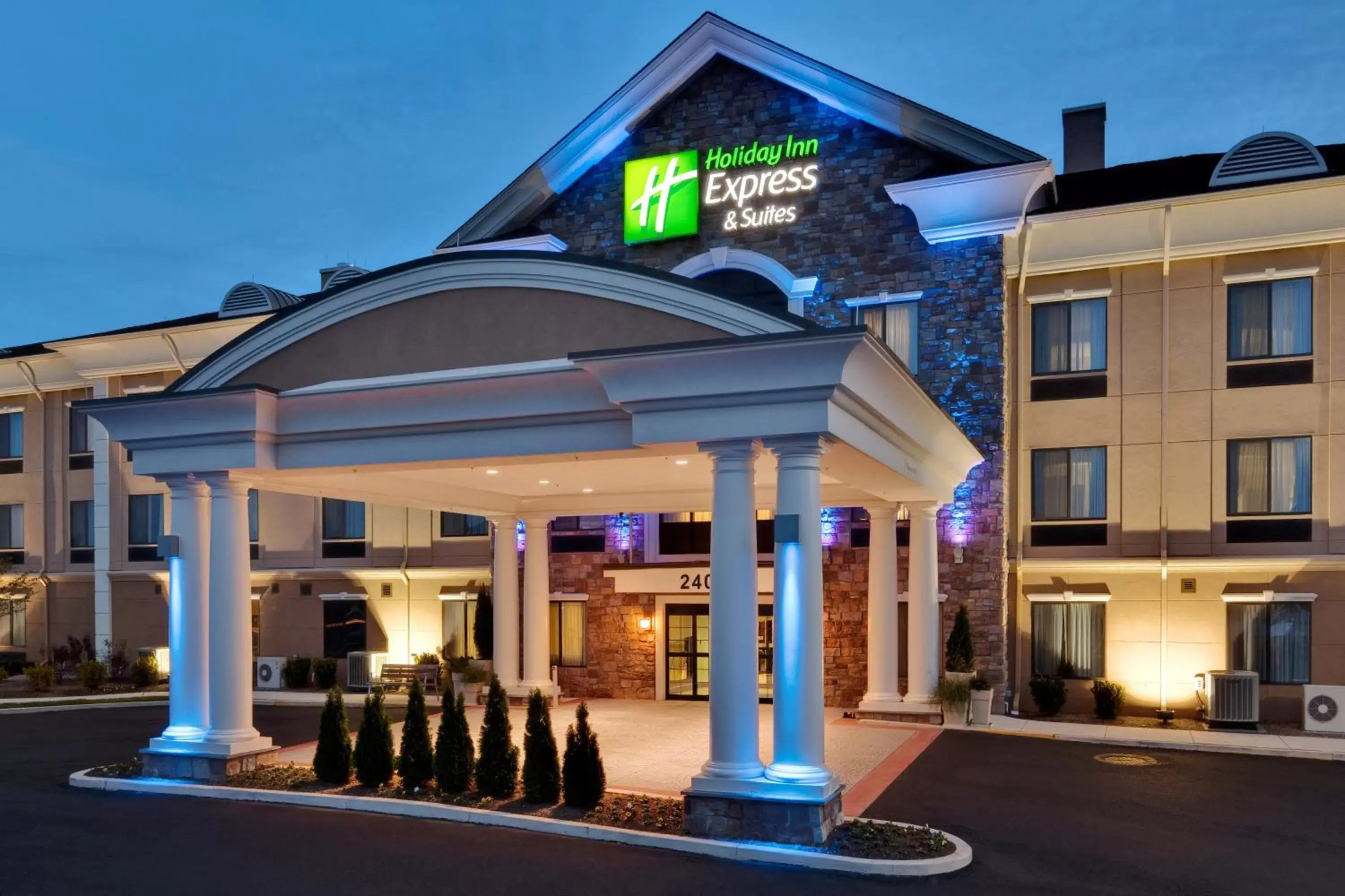 Property Building in Holiday Inn Express Hotel & Suites Warminster-Horsham, an IHG Hotel