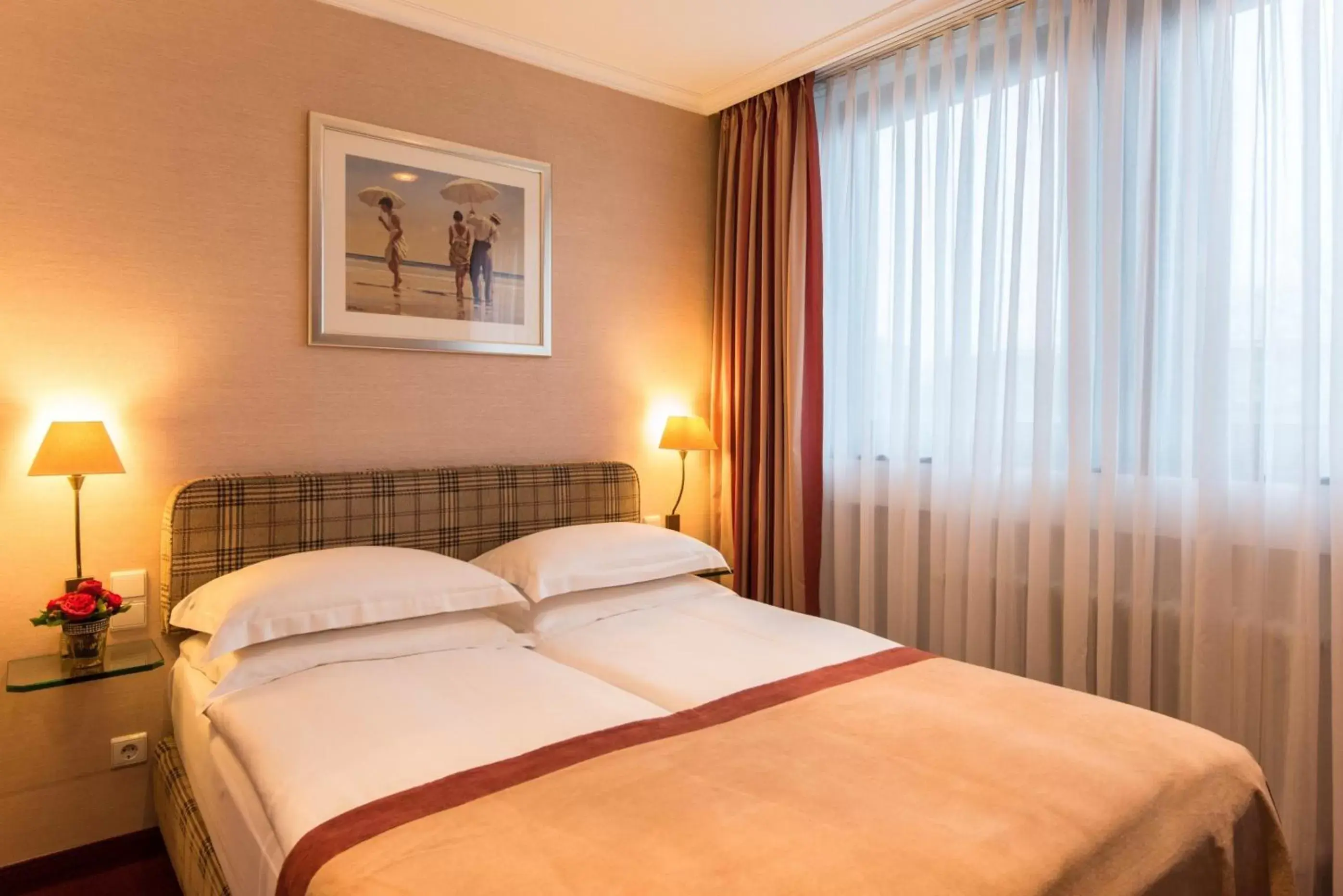 Bed in Best Western Plus Hotel St. Raphael