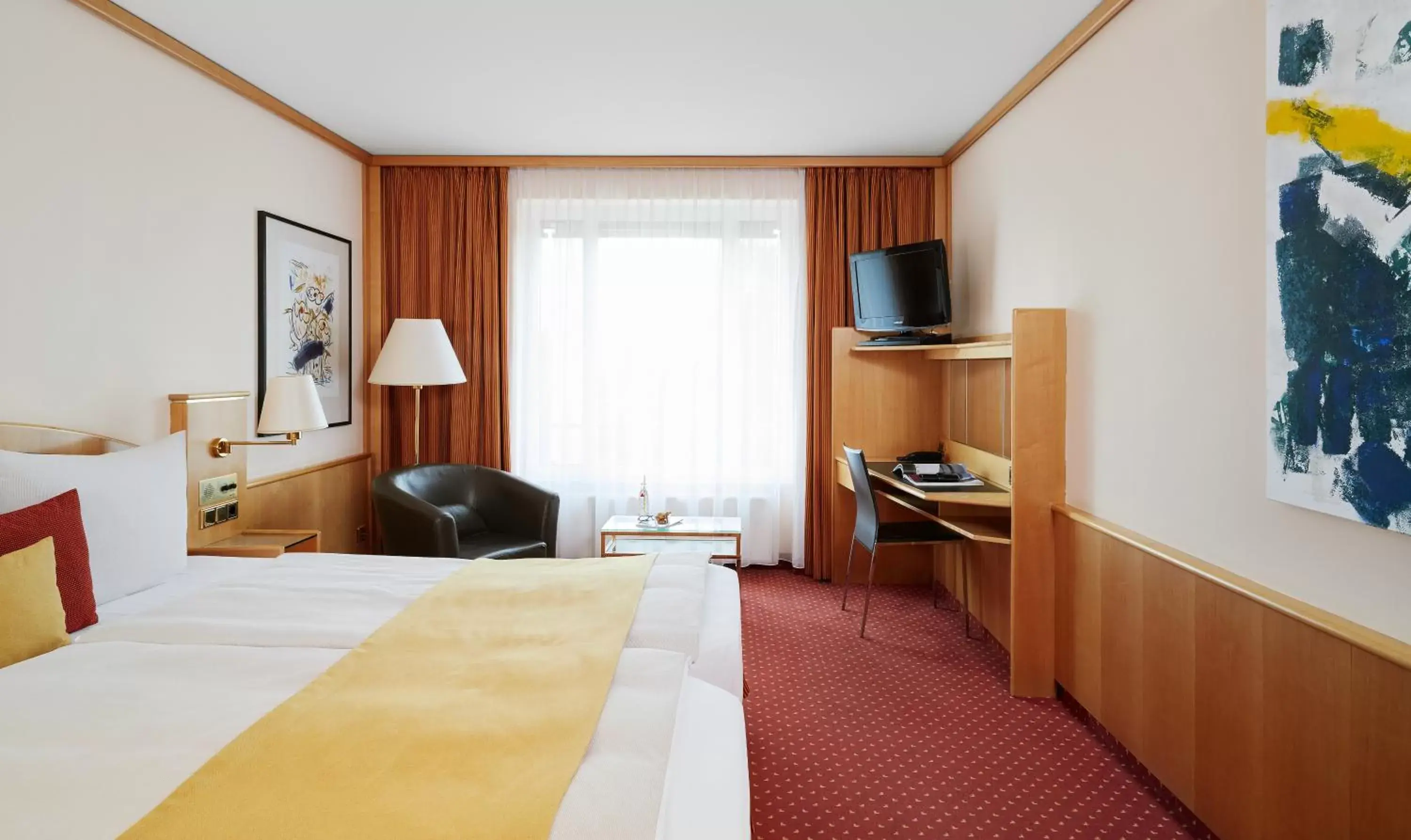 Photo of the whole room, Bed in Living Hotel Großer Kurfürst