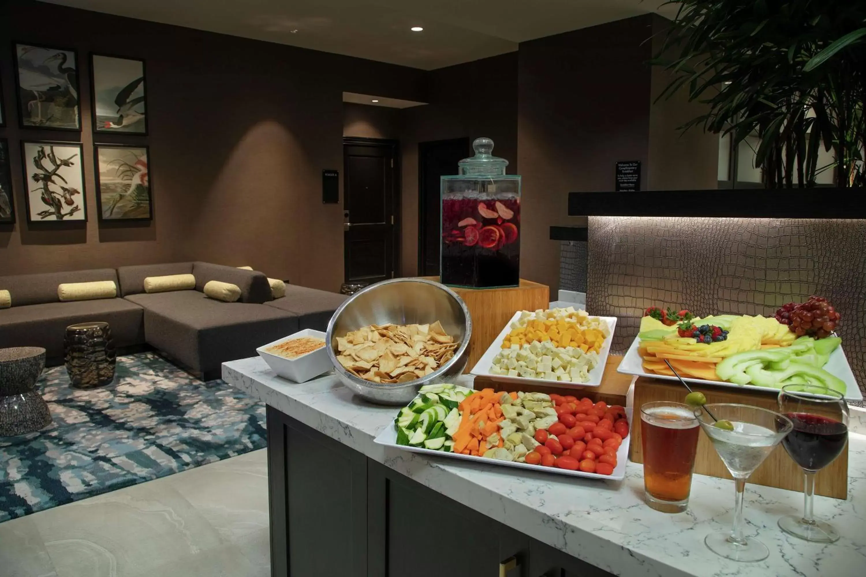 Lounge or bar in Embassy Suites Orlando - Airport