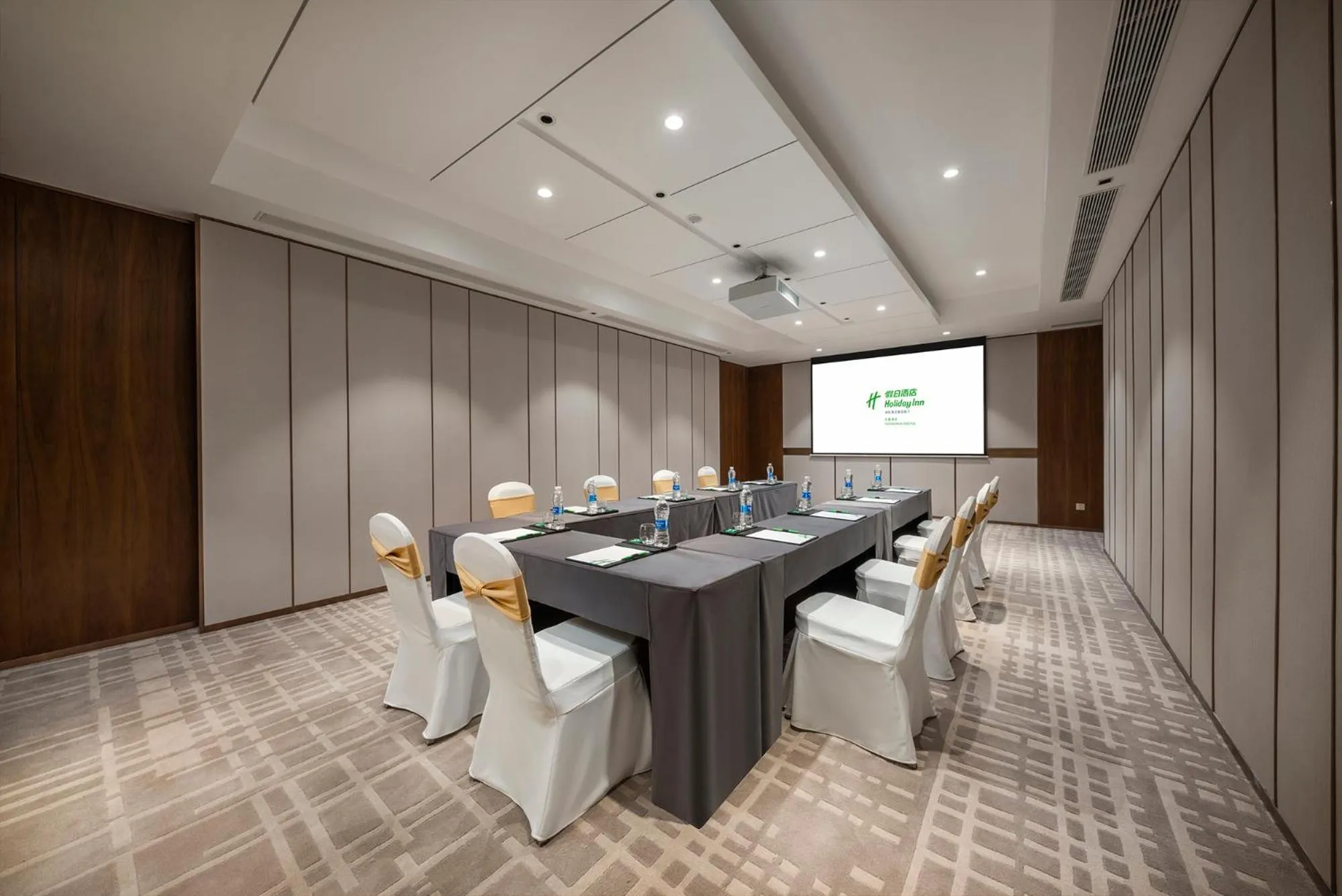 Meeting/conference room in Holiday Inn Changchun Jingyue by IHG