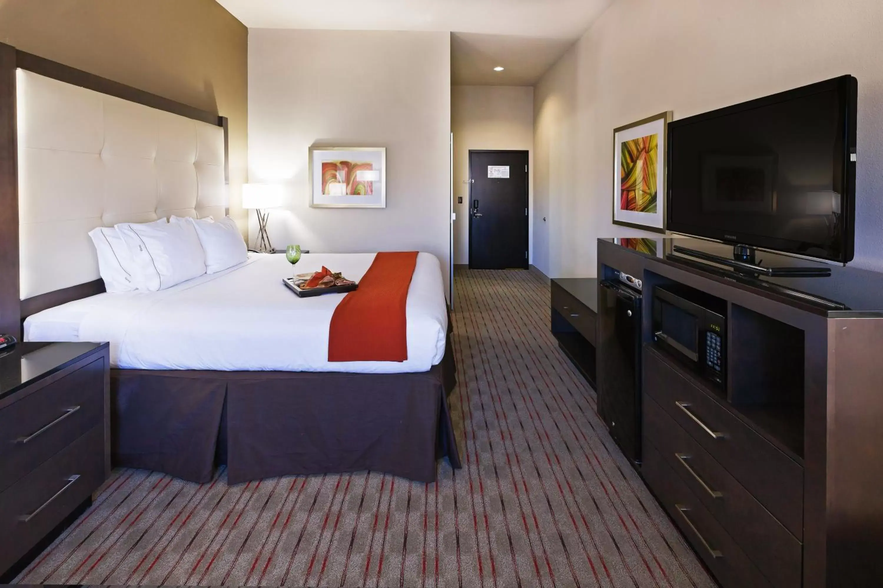 Photo of the whole room, Bed in Holiday Inn Express Frisco Legacy Park Area, an IHG Hotel