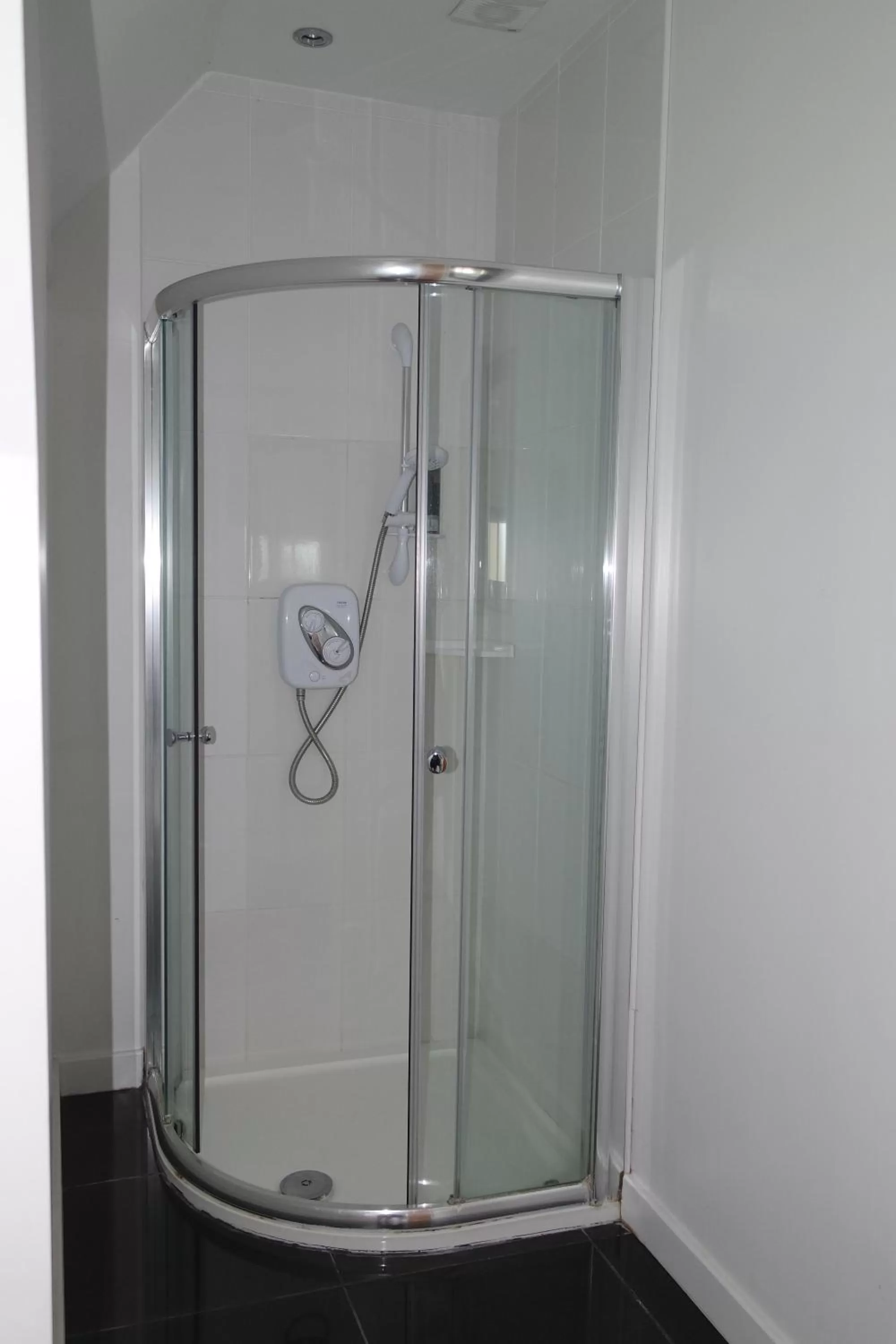 Bathroom in Gable End Hotel