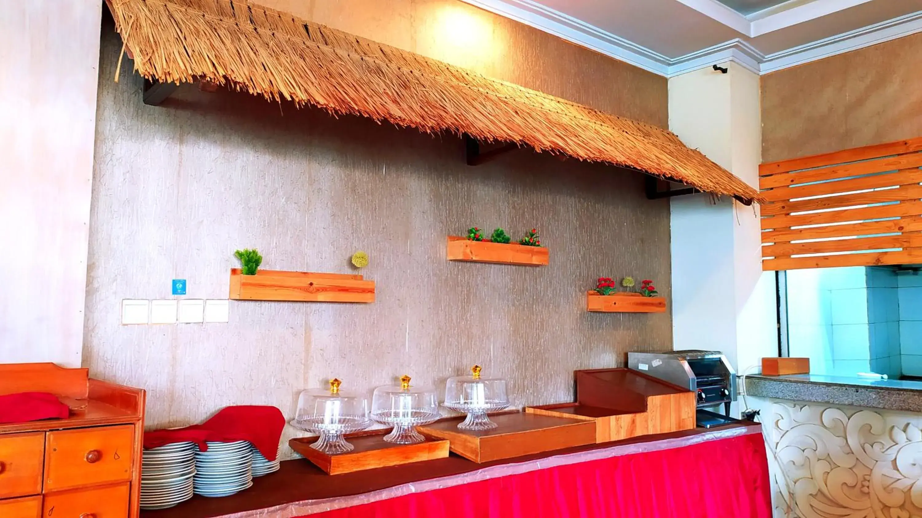 Restaurant/places to eat in Puri Saron Denpasar Hotel