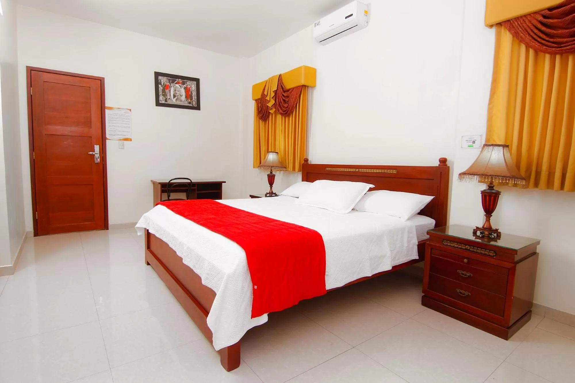 Bed in Hotel Versailles Internacional