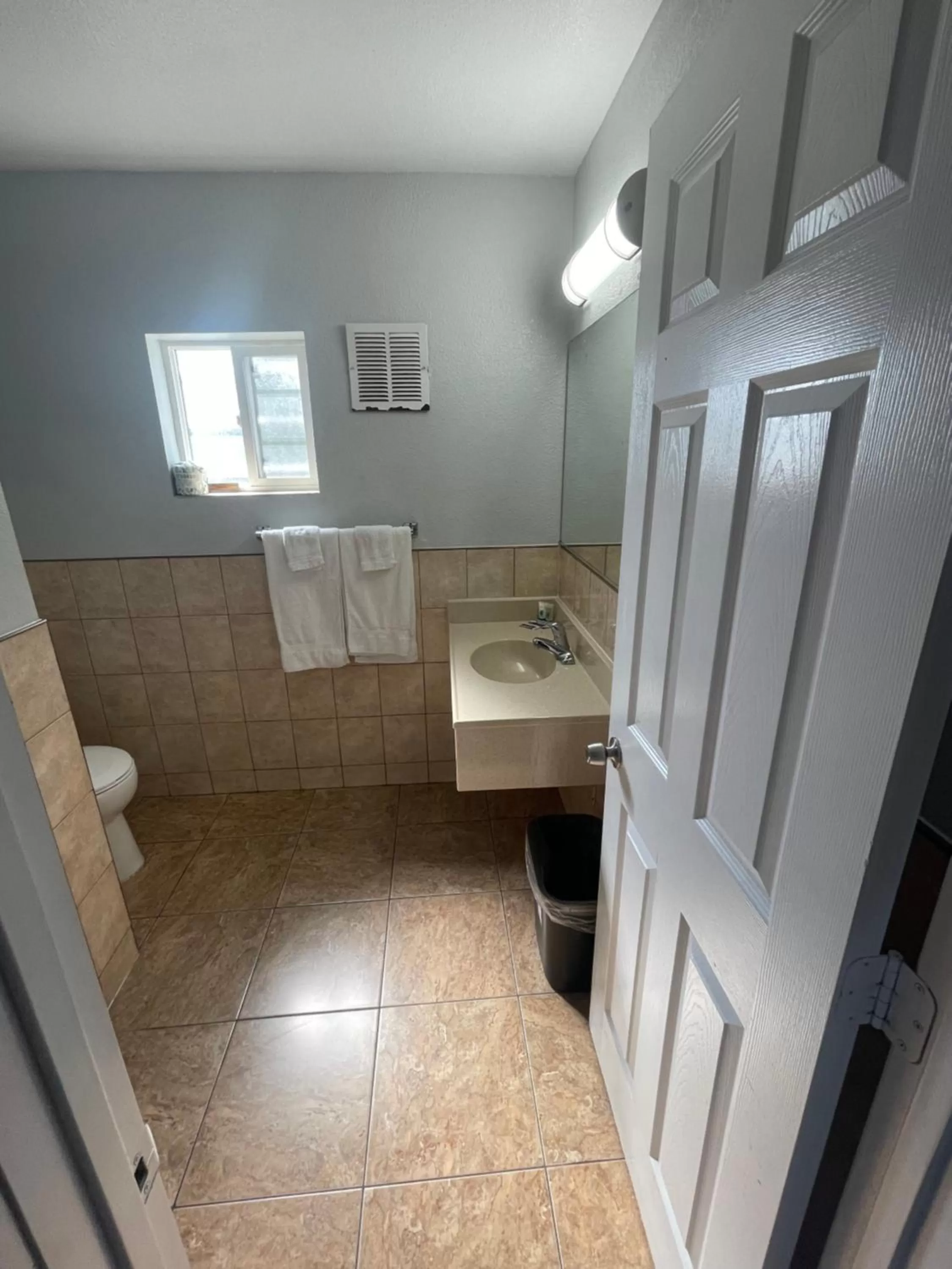 Bathroom in Seaway Motel