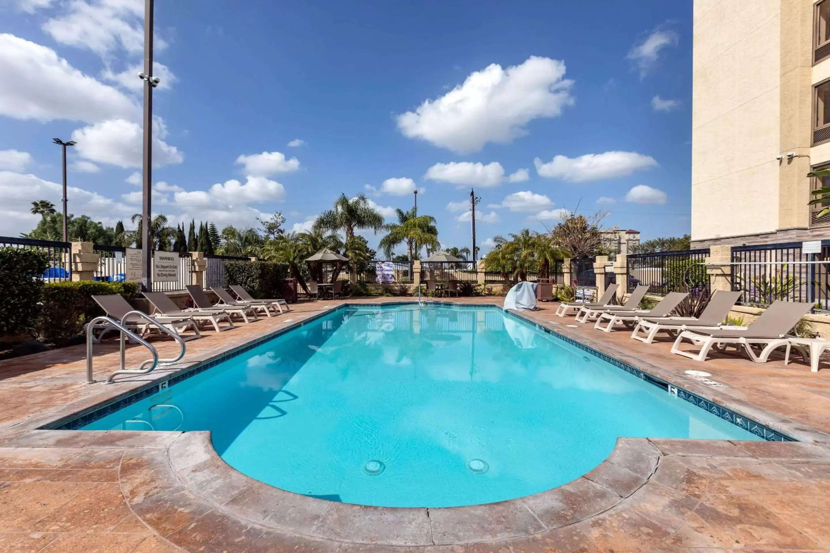On site, Swimming Pool in Comfort Inn Anaheim Resort