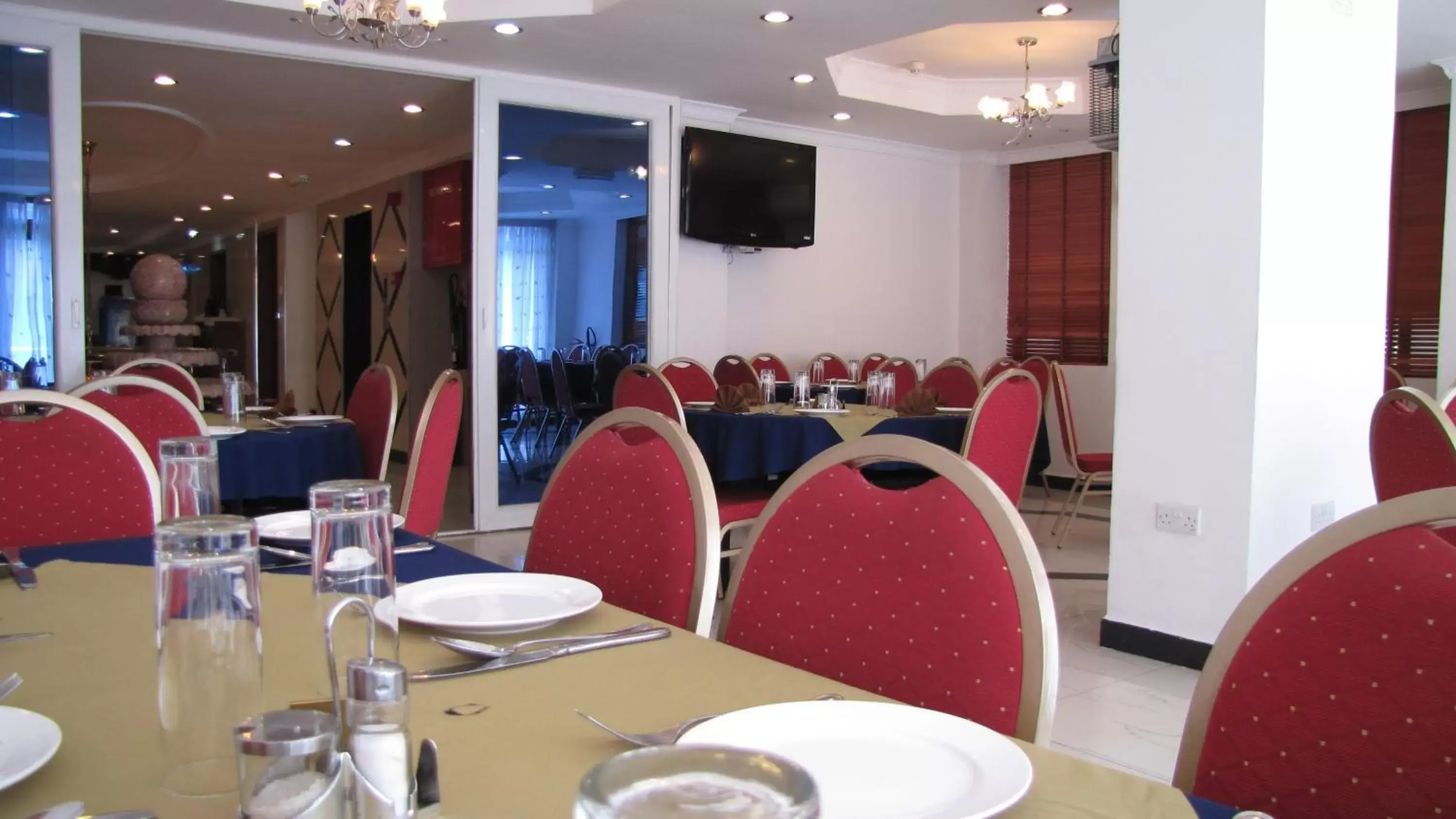 Restaurant/places to eat in Rainbow Hotel Restaurant/places to eat in Rainbow Hotel