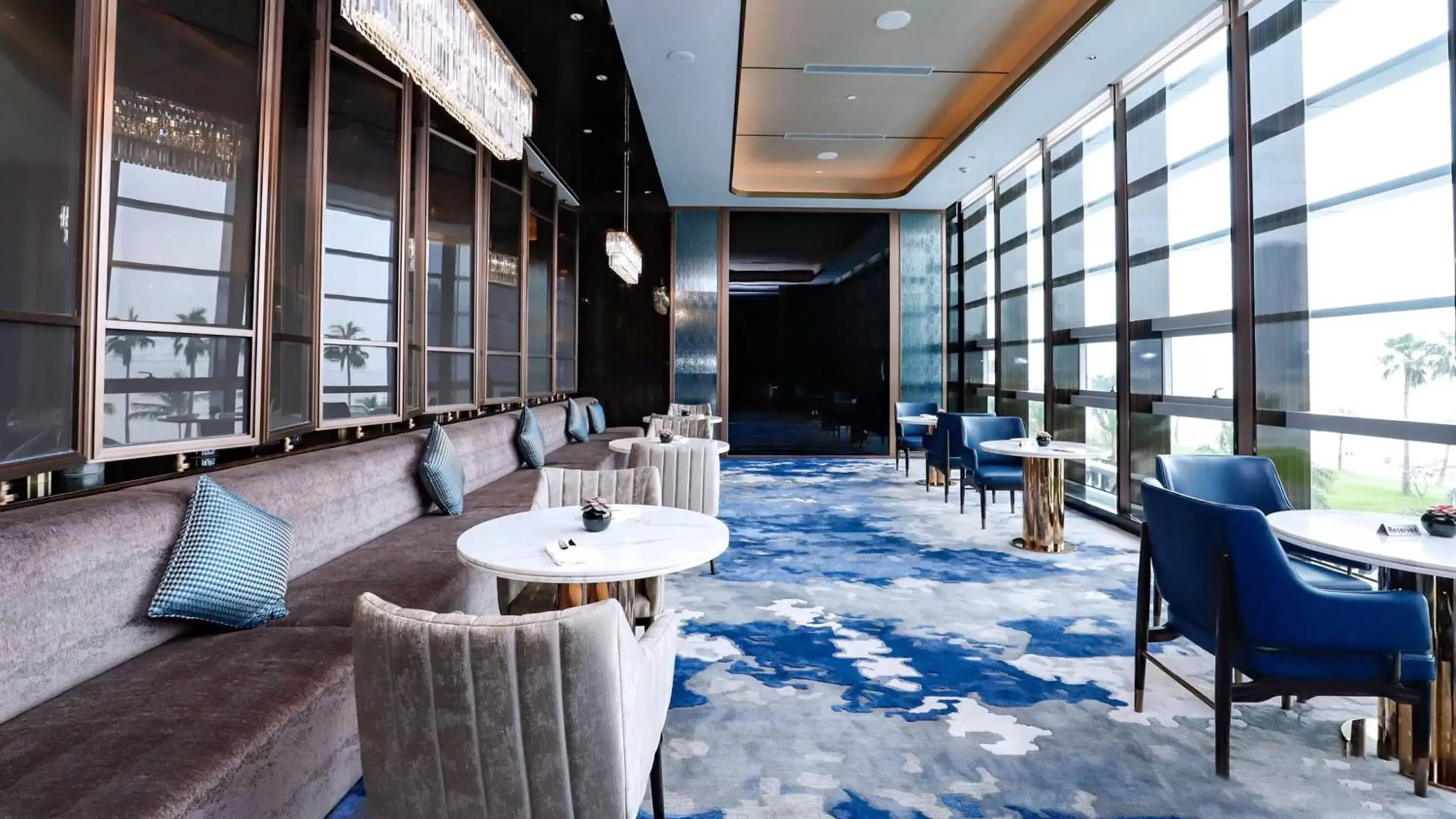 Lounge or bar, Lounge/Bar in InterContinental Zhuhai, an IHG Hotel