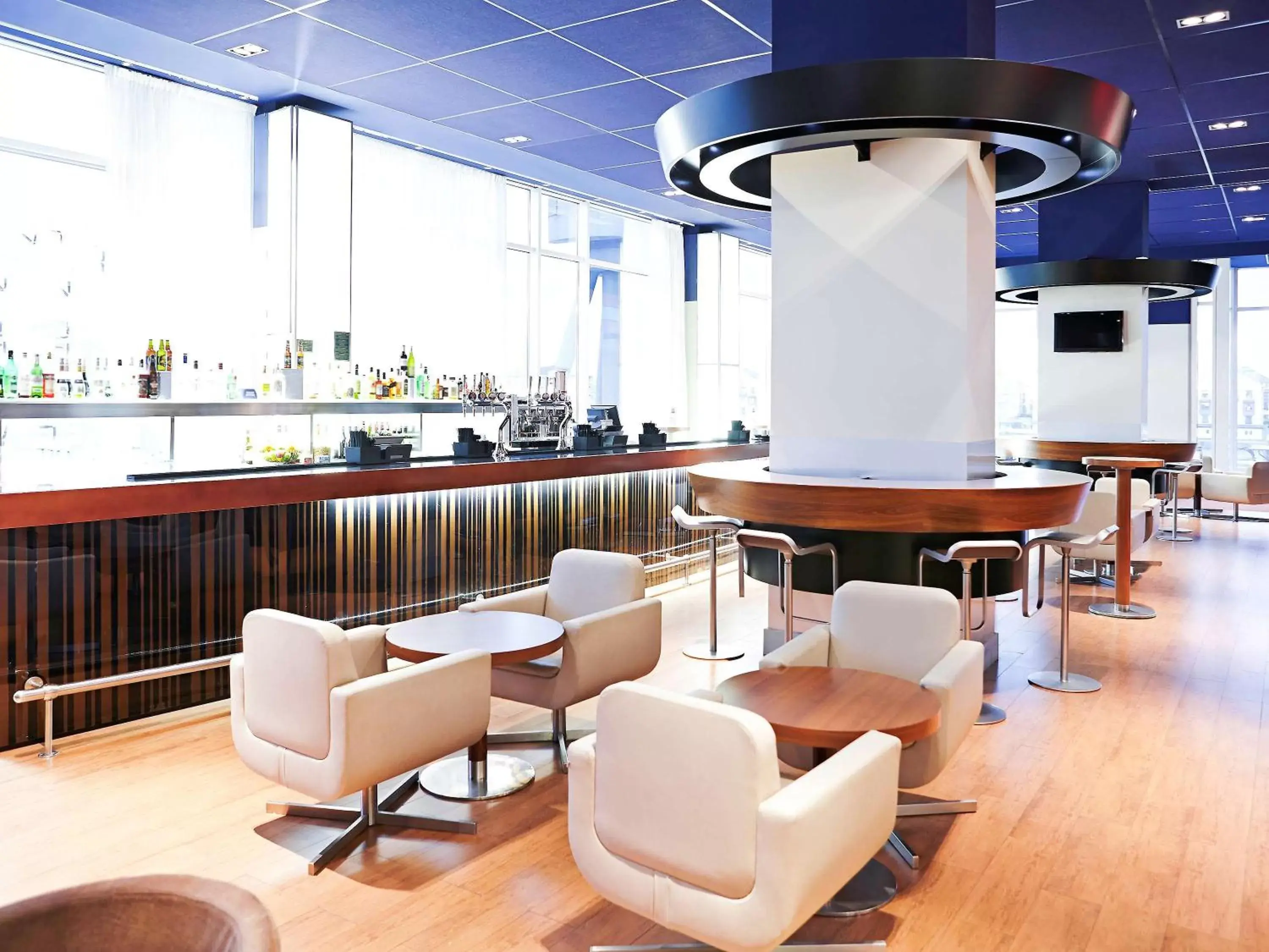 Lounge or bar, Lounge/Bar in Novotel London Excel
