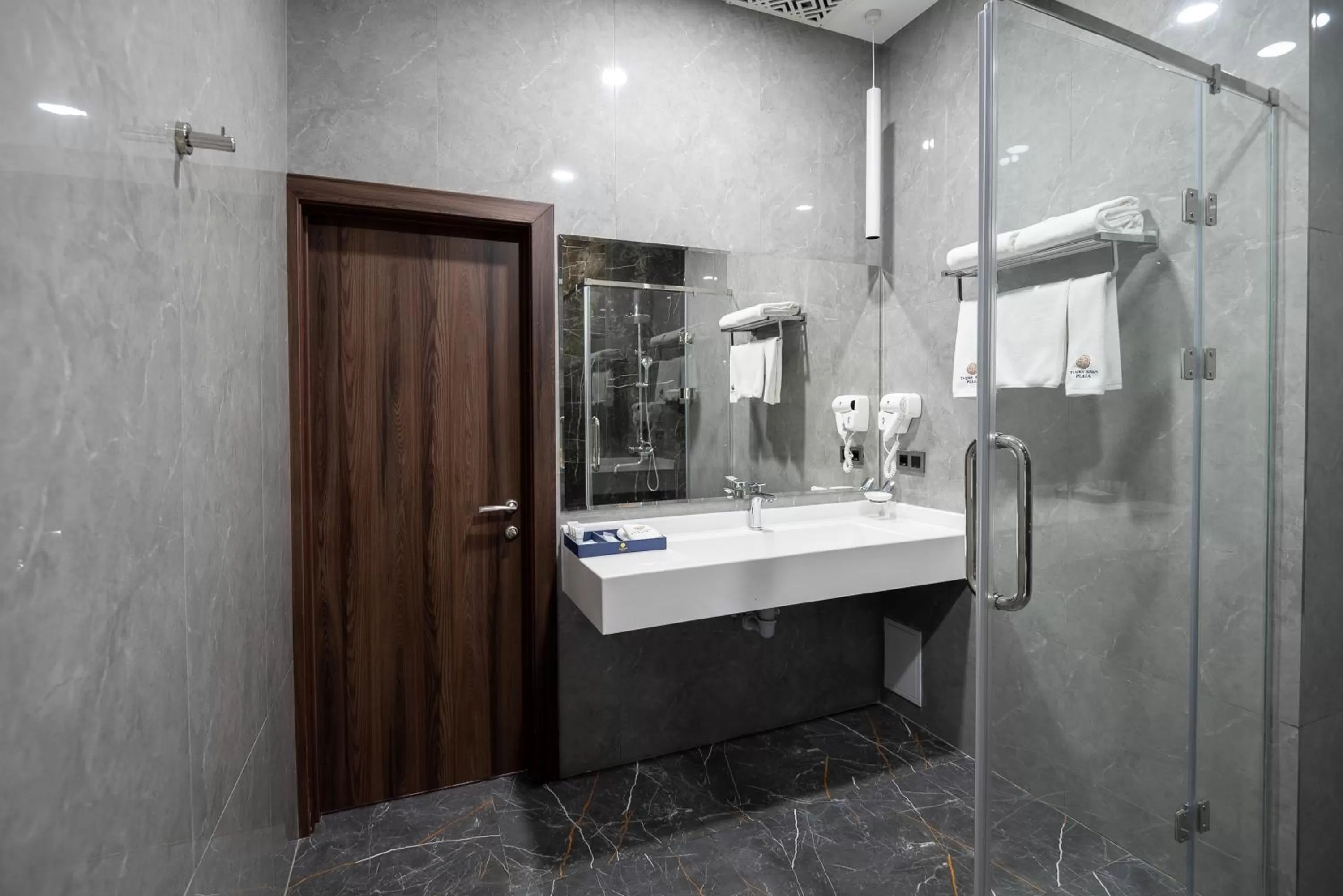 Bathroom in Tauke Khan Plaza