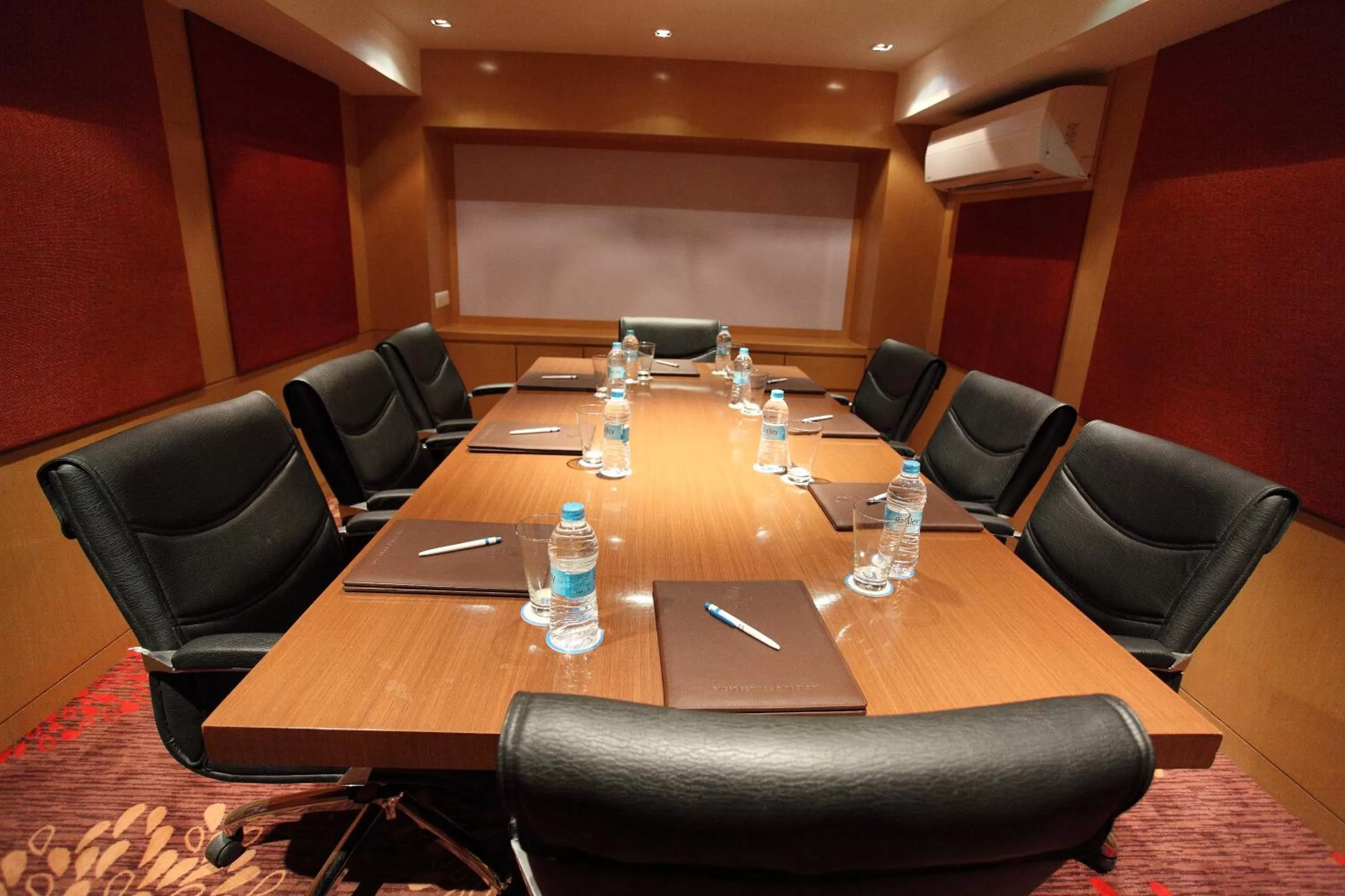Business facilities in Comfort Inn Legacy