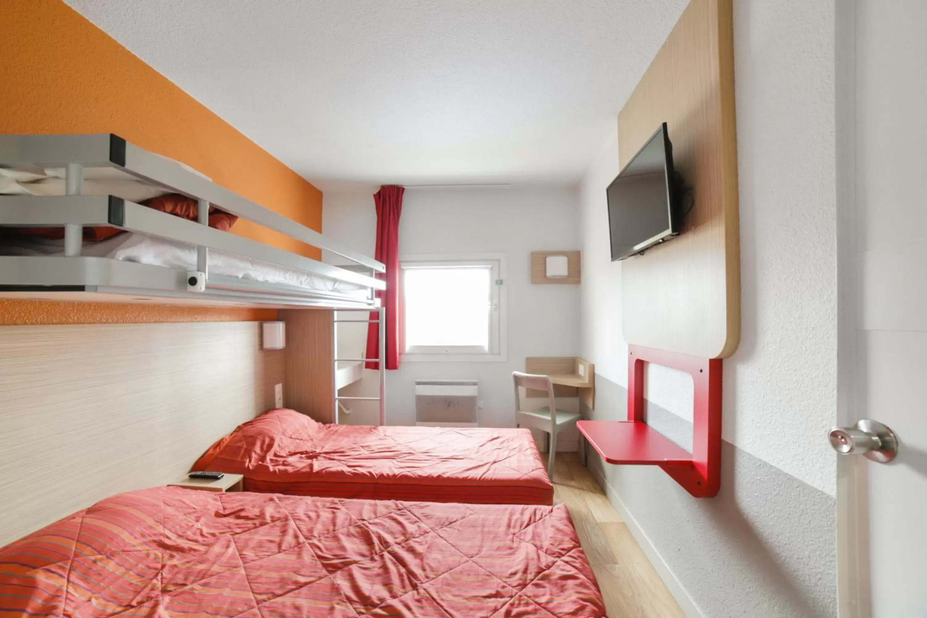 Photo of the whole room, Bunk Bed in Premiere Classe Arras - Tilloy Les Mofflaine