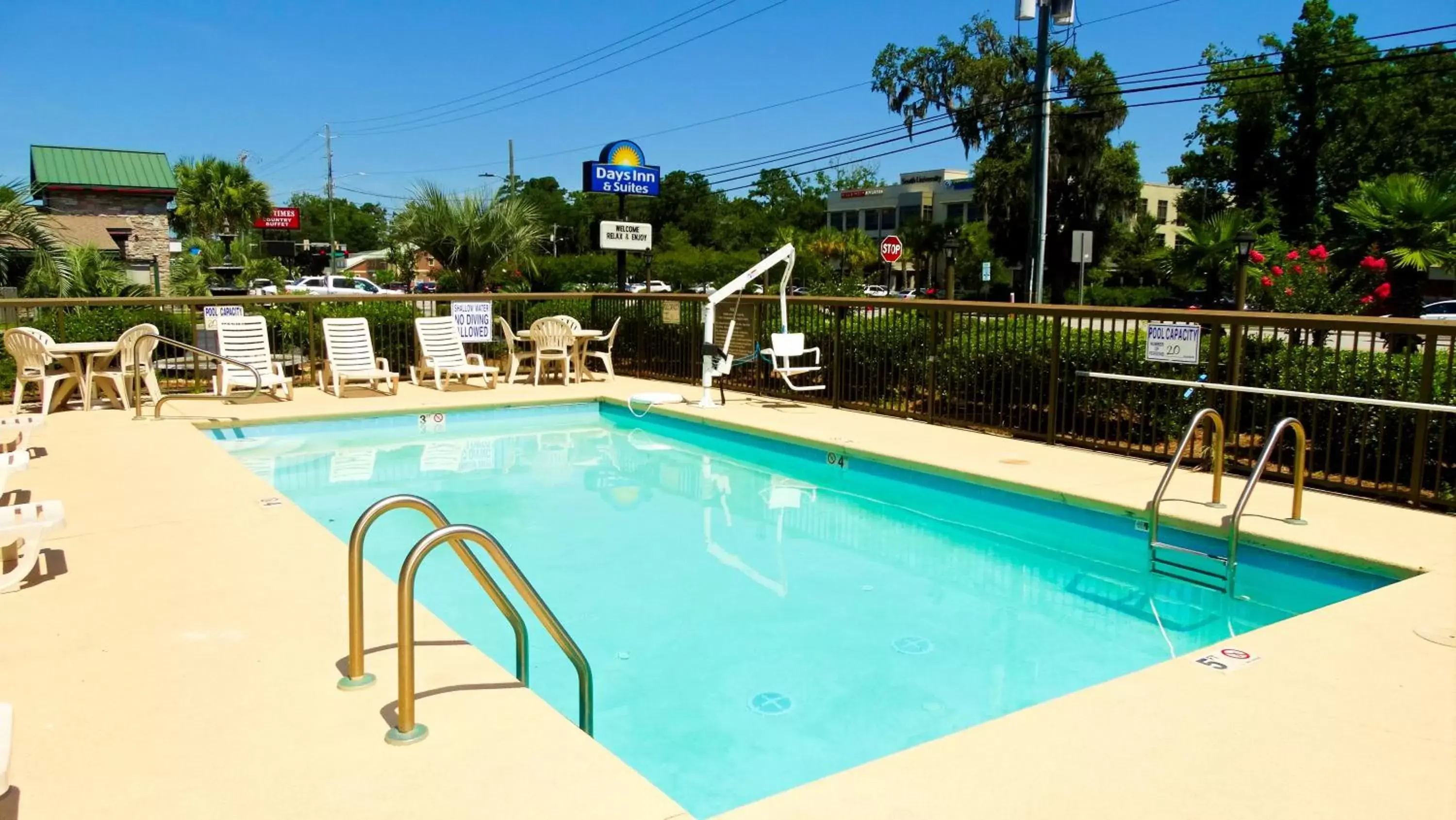 Day, Swimming Pool in Days Inn & Suites by Wyndham Savannah Midtown