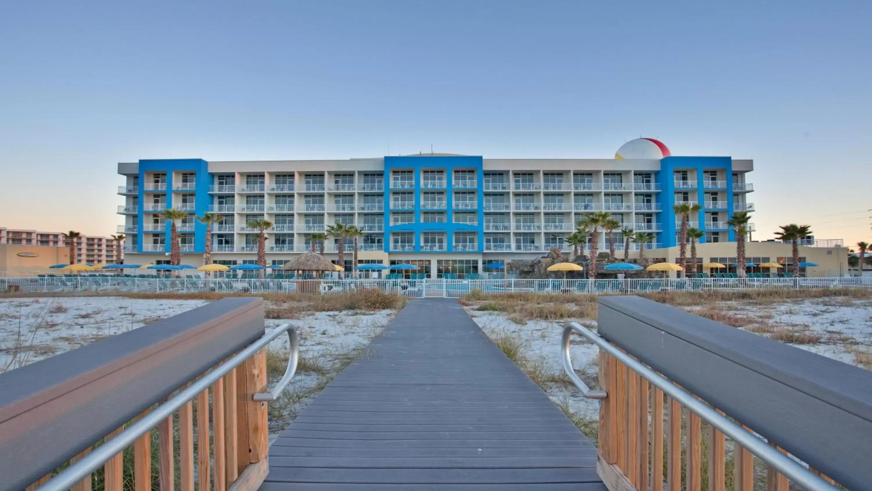 Property Building in Holiday Inn Resort Fort Walton Beach, an IHG Hotel