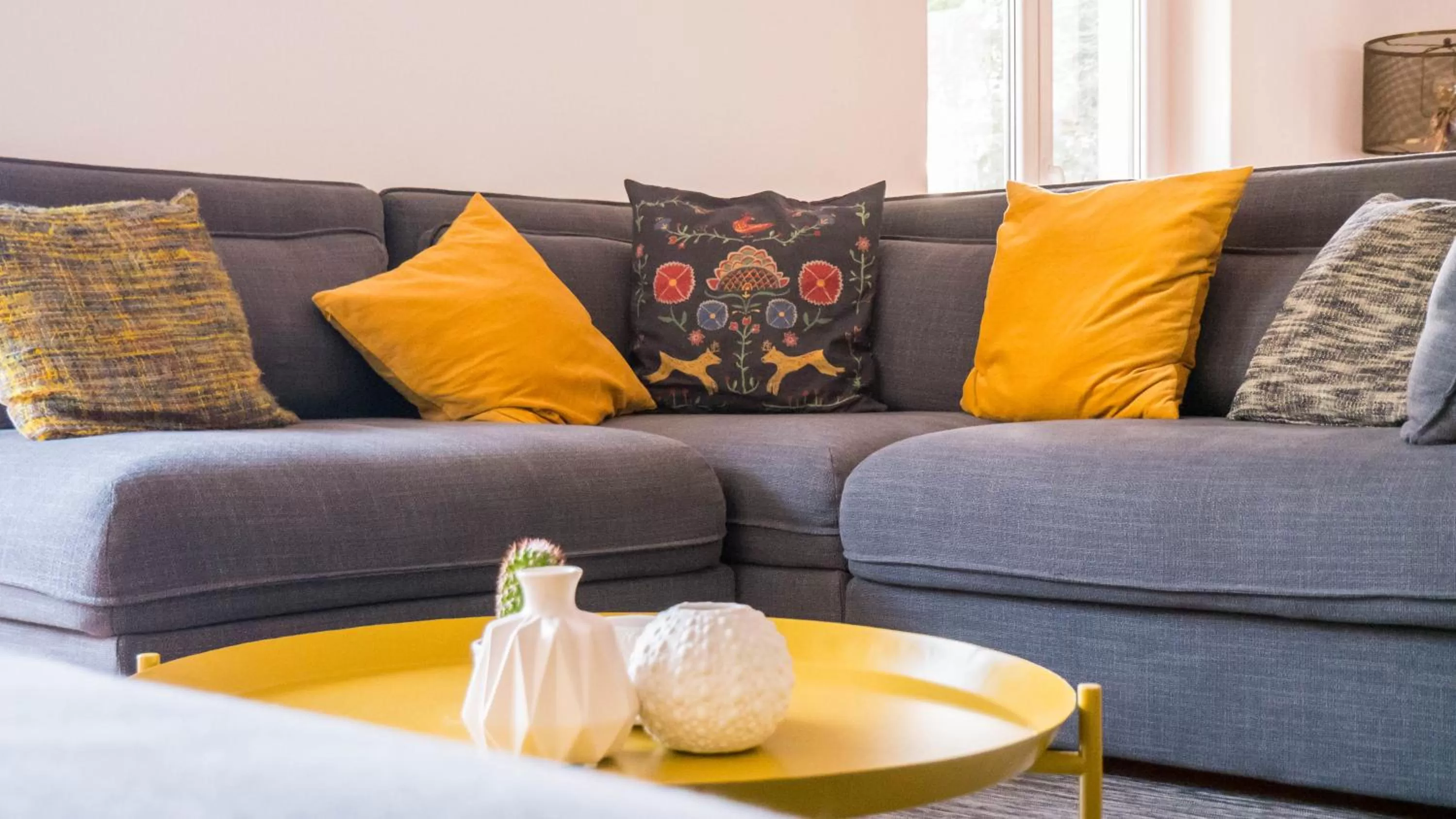 Living room in Azen Cool House