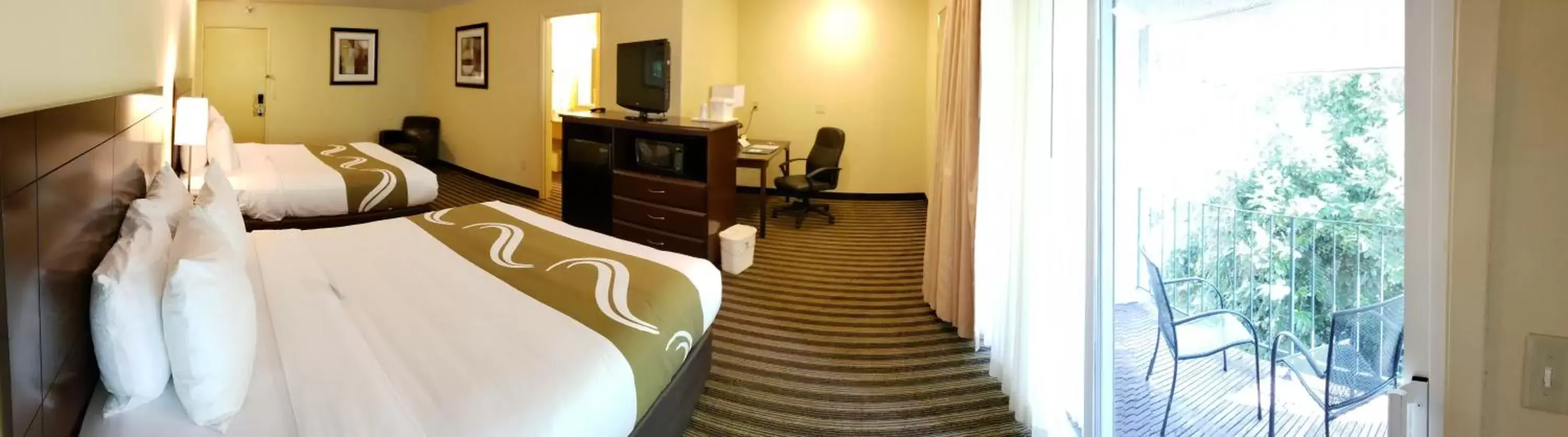 TV and multimedia in Quality Inn & Suites Vancouver