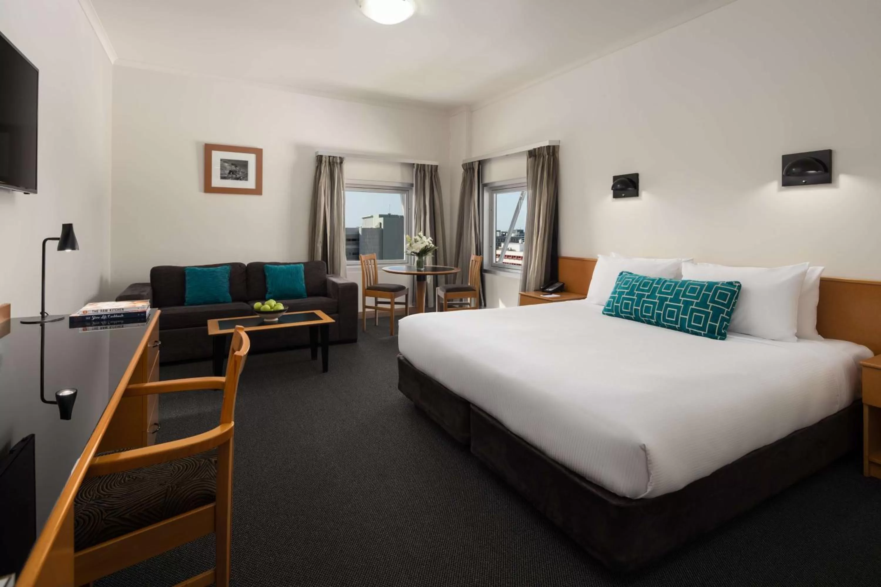 Photo of the whole room, Bed in Rydges Darwin Central